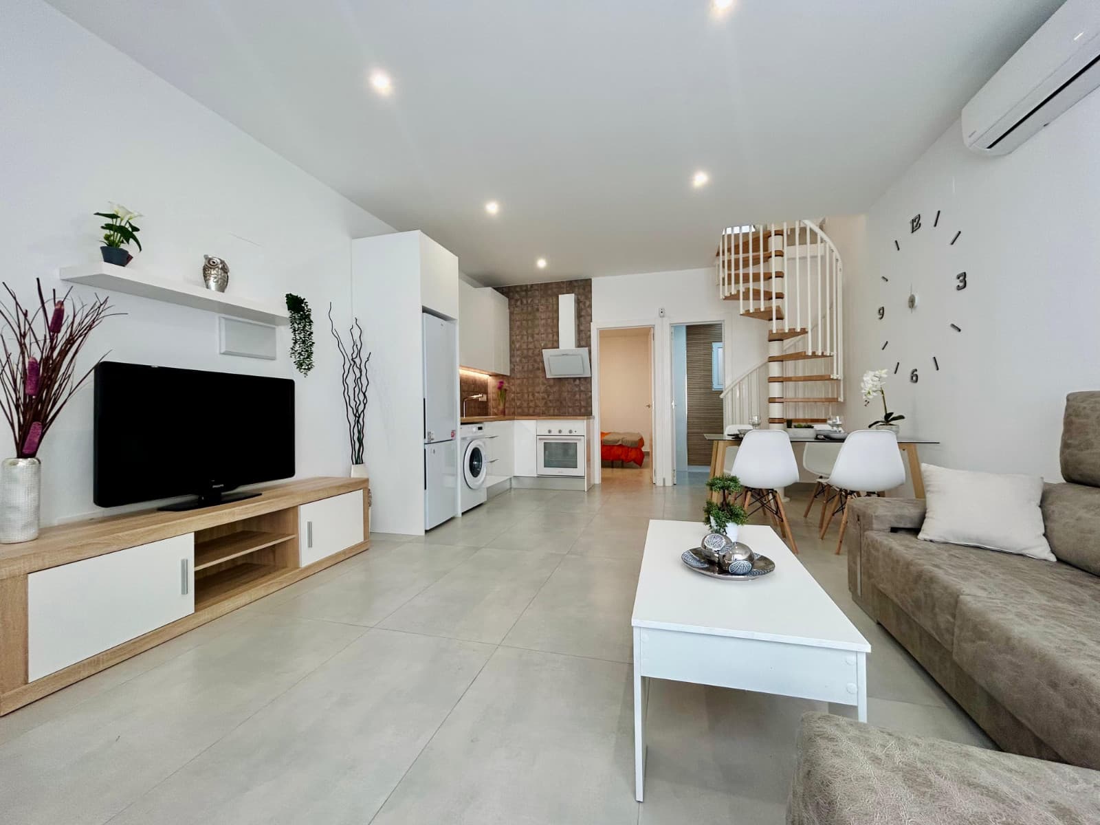 Bedrooms: 2, Bathrooms: 1, Town House in Torrevieja, Alicante, Spain