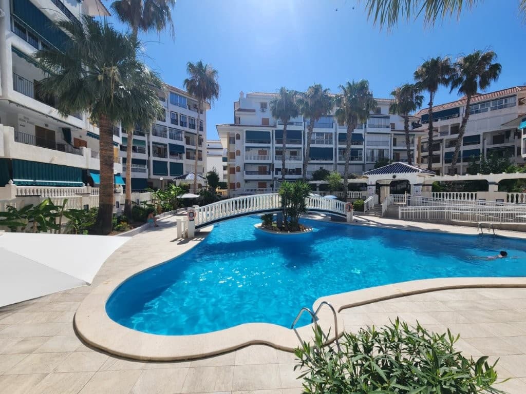 This home is located in the Viñamar 4 development, in La Mata.It is located on the 5th and top floor of the building. It faces north with side views of the sea and the lagoon.A constructed area of 45 m2 + a 6-meter terrace.It features a living-dining room, one bedroom, a full bathroom, an open-plan kitchen, and a large terrace.Communal pool300 meters from the beachIncludes a closed double garage for two cars.We've added five photos showing how the home could look with a small investment. This gives you a better view of the home and its potential.Communal fees: €380 per yearProperty tax: €160