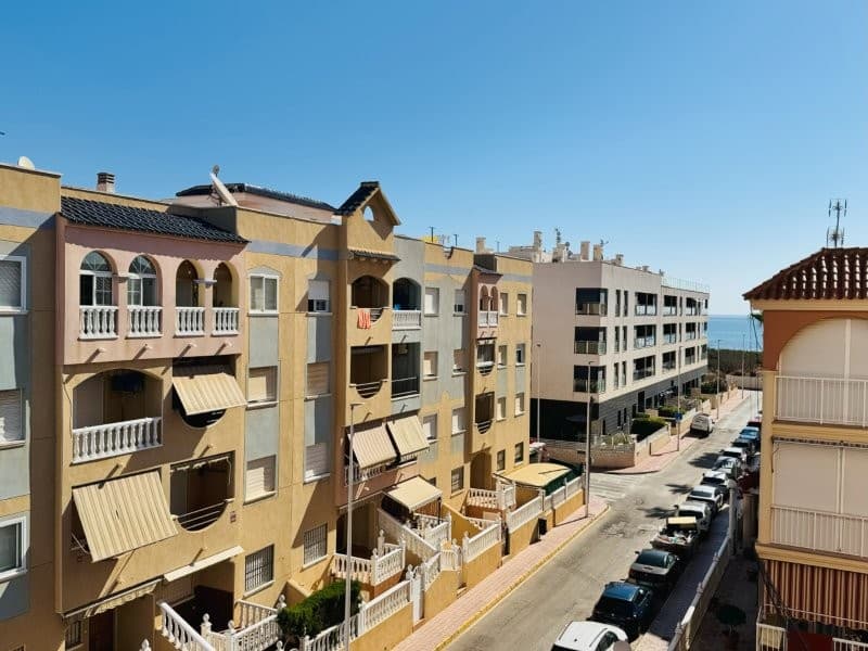 This apartment is located just 150 meters from the beach. It comes with a very good parking space included in the price, and the community has a small communal pool.The home has a constructed area of 66 m2, comprising a living-dining room, open-plan kitchen, 2 bedrooms, and 1 bathroom.It has a north-facing terrace with side views of the sea and the lagoon.It is on the 3rd floor with an elevator.The home is original but very well maintained.It is sold furnished.Communal terrace with privileged views of the sea and the lagoonCommunity fees: €480 per year, including the garage.Property tax: €235, including the garage.