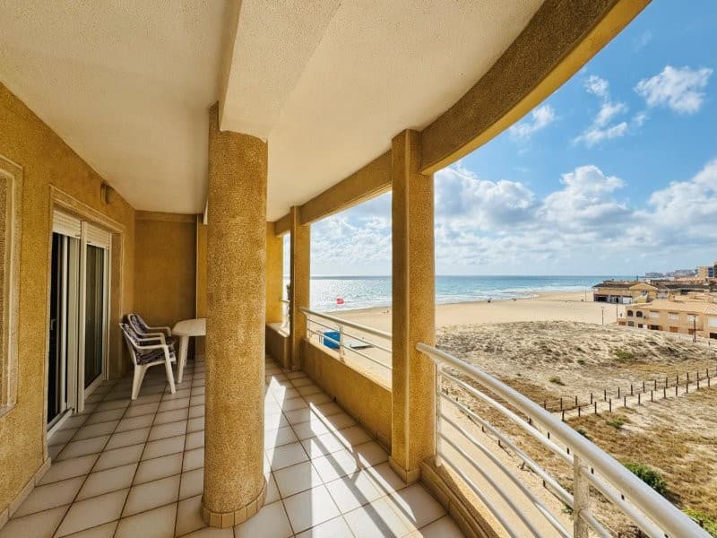 This home is located in the best building in La Mata. It's located on the beachfront, south-facing, and has a spectacular terrace with sea views.It has a constructed area of 123 m2, comprising 4 bedrooms, 2 full bathrooms, a living-dining room, and a separate kitchen with a utility room.The home is in perfect condition and has been very well maintained by the owners.Built-in wardrobes in all bedrooms.Large entrances and porches with two elevators.FurnishedGarage spaceCommunity fees: €400 per yearProperty tax: €376