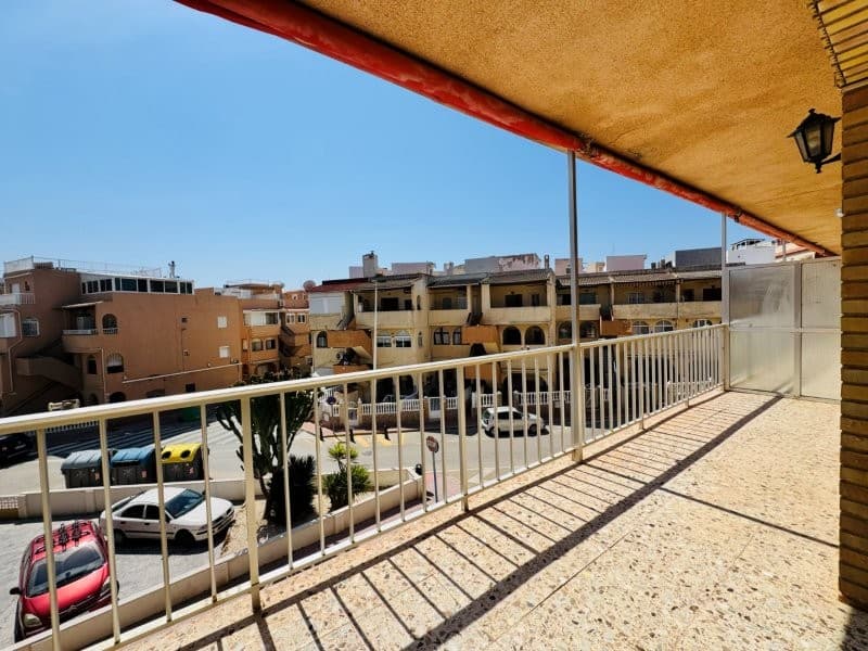 This apartment is located in the heart of La Mata, just steps from the beach. Ideal for a fantastic vacation. Close to all amenities.The apartment is situated on the 2nd floor of the building. It has a constructed area of 68 square meters, distributed into a separate kitchen, living-dining room, spacious terrace and gallery, 2 bedrooms, and a bathroom.A magnificent southeast-facing terrace enjoys plenty of sunshine and offers a partial sea view.The apartment has been recently painted, features aluminum window frames, and a renovated kitchen.A large gallery is accessible from the kitchen. The apartment stays cool in summer as it faces two streets.Now all that's left is for you to add your personal touch by furnishing it.Community fees: €250 per yearProperty tax (IBI): €140