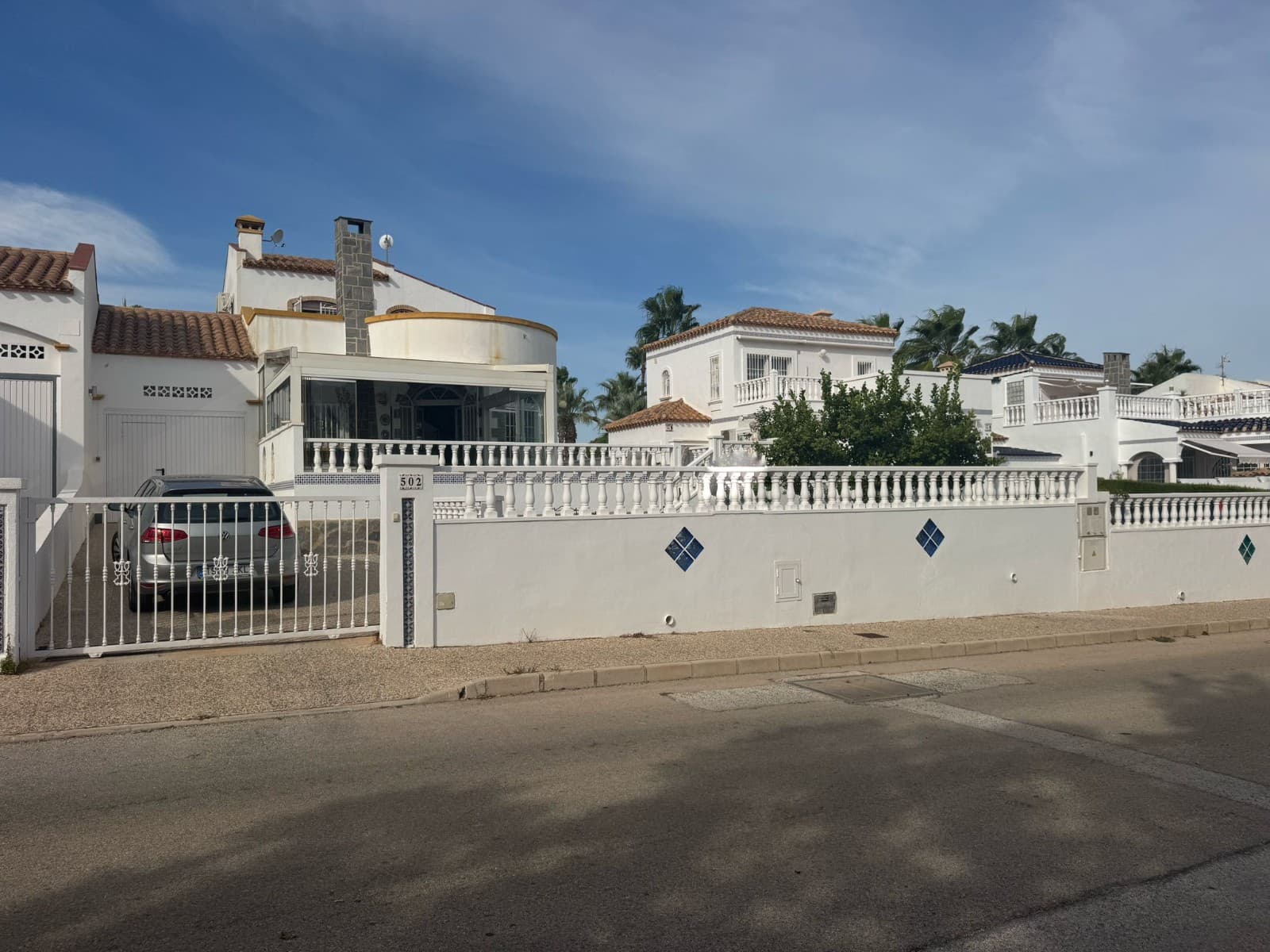 A charming detached villa located in the sought-after residential area of Los Dolses, Orihuela Costa. This well-presented resale property offers a comfortable layout, including three bedrooms and two bathrooms, making it ideal for families, retirees, or as a holiday home.

Built in 2003, the villa features a bright and spacious living room with a dining area, a modern kitchen, and access to multiple outdoor spaces. Its south-facing orientation ensures plenty of natural light throughout the day, while the upper terrace and private roof garden provide stunning views, including sea glimpses.

The villa forms part of a friendly community, complete with a communal pool just a short walk away – perfect for relaxation and socializing.

⸻

Location Highlights

Los Dolses is a vibrant and well-connected area, offering:

•A wide selection of shops, supermarkets, and restaurants nearby

•Close proximity to renowned golf courses such as Villamartín, Las Ramblas, and Campoamor

•Just a short drive to the blue flag beaches of Orihuela Costa

•Excellent transport links to both Alicante and Murcia airports

⸻

✨ Don’t miss this fantastic opportunity to own a beautiful villa in one of the Costa Blanca’s most desirable locations.

📞 Contact us today to arrange a viewing or request more detail.



Key Features:•Bedrooms: 3•Bathrooms: 2•Living Rooms: 1 with dining area•Kitchen: 1•Floors: 2•Year Built: 2003•Orientation: South-facing•Furnishing: Partially furnished•Parking: 1 private space•Pool: Well-maintained communal swimming pool•Communal Fees: €696 per yearSize & Layout:•Covered Area: 88.5 m²•Plot: 112.39 m²•Roof Garden / Solarium: 31.39 m²



