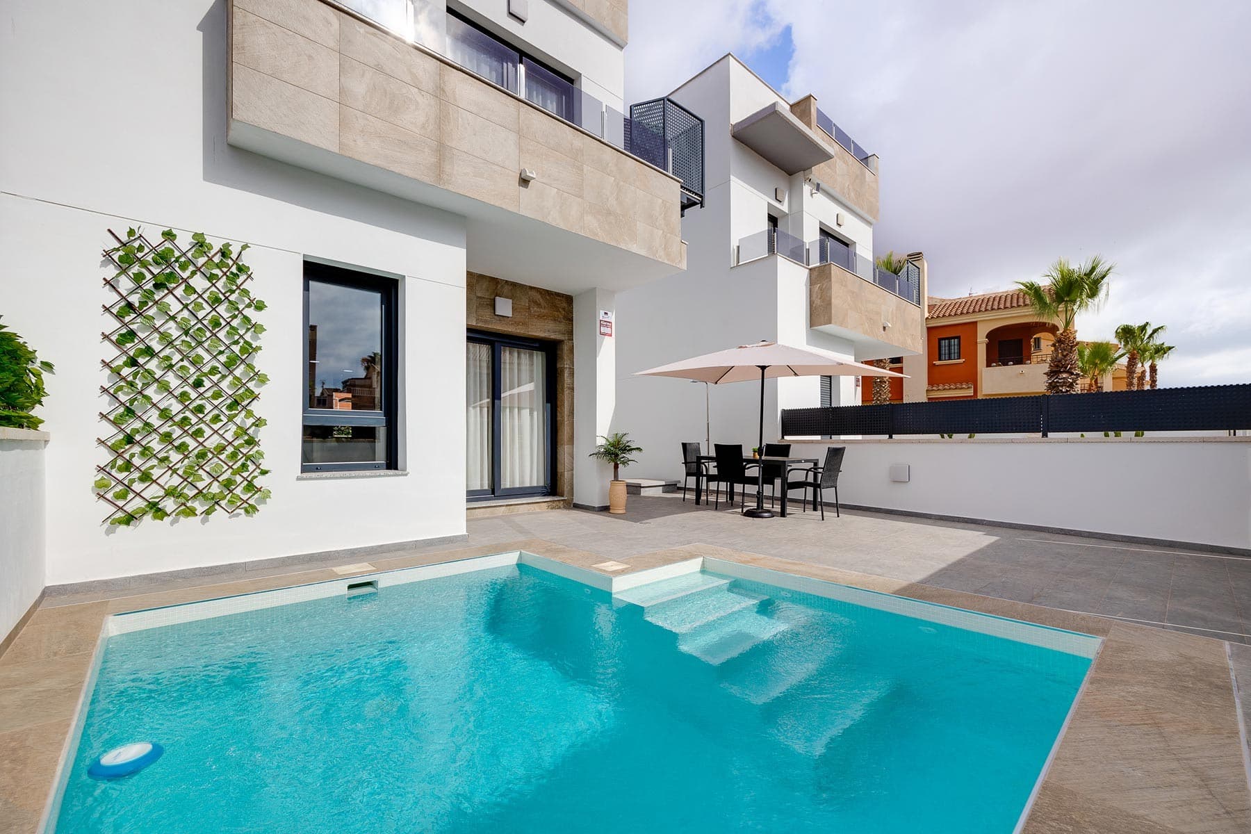 Discover this wonderful detached villa located in the exclusive Laguna Rosa Residential Complex , one of the quietest and most sought-after areas of Torrevieja (Alicante) . This south-facing home offers maximum comfort and quality of life, with a privileged location very close to the iconic Torrevieja Salt Lakes , surrounded by green areas, schools, and all essential services .

 The property is spread over two floors , has 3 bedrooms , 3 full bathrooms and a large private rooftop solarium , equipped with a pergola and offering stunning panoramic views of the Pink Lagoon , one of the most iconic landscapes of the Costa Blanca. The private plot includes a private pool and parking area within the property, ideal for enjoying the outdoors and the sun all year round.

 The villa is equipped with pre-installed ducted air conditioning , and can be purchased furnished , allowing you to move in comfortably from day one.

 Torrevieja is a coastal town known for its excellent climate, Blue Flag beaches, and welcoming, family-friendly atmosphere. From the property, you can easily reach the beaches of El Cura, Los Náufragos, and La Mata , located just a 10-minute drive away. Additionally, within a 15- to 20-minute radius, you'll find several renowned golf courses , such as Las Colinas Golf & Country Club , Villamartín Golf , and Campoamor Golf , making this villa a perfect choice for golf lovers.

 The area also offers excellent connections to the rest of the province, as Alicante-Elche International Airport is just 40 minutes away via the AP-7 motorway.

 If you're looking for a modern, bright villa with views of nature in a peaceful yet well-connected setting, this is your opportunity. Contact us today for more information or to schedule your visit to Residencial Laguna Rosa in Torrevieja.