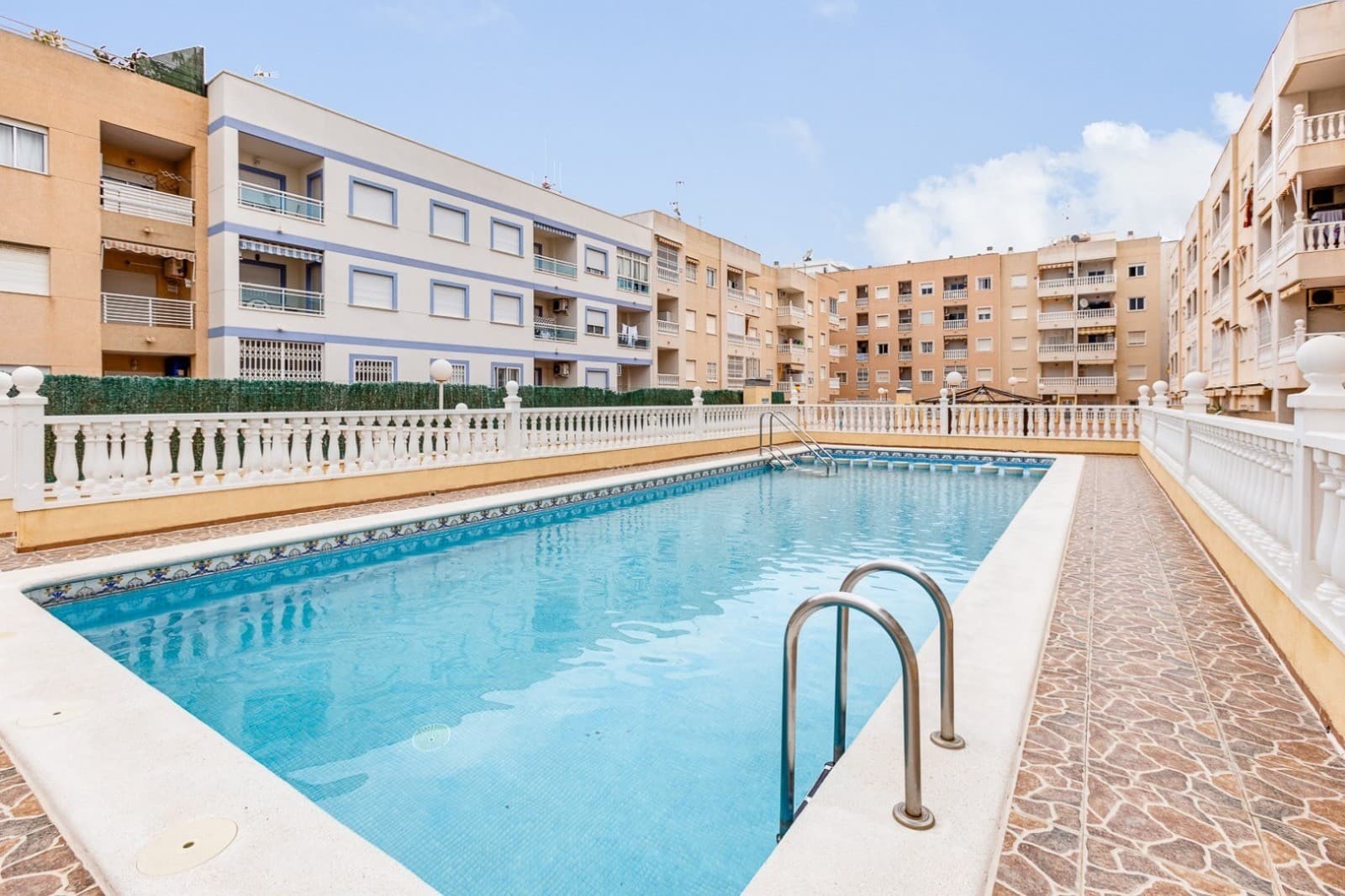 We present this beautiful and bright second-floor apartment , located in the heart of Torrevieja , one of the most popular coastal towns on the Costa Blanca . Just 850 meters from the sea and within walking distance of all essential services such as supermarkets, restaurants, pharmacies, and public transport, this home is ideal for year-round living or for a Mediterranean holiday.

 The apartment has 2 bedrooms , 1 full bathroom , an open-plan kitchen , and a cozy living-dining room with direct access to the terrace , perfect for relaxing outdoors. It is being sold fully furnished and equipped, ready to move into. The residential complex also has a communal pool , ideal for enjoying the area's pleasant climate over 300 days a year.

 The central location allows easy access to Los Locos and del Cura beaches , two of Torrevieja's most famous beaches, as well as the promenade and marina. In the surrounding area, you'll find shopping centers such as Habaneras and La Zenia Boulevard , as well as renowned golf courses such as Villamartín Golf , Las Ramblas , and La Marquesa Golf . Alicante-Elche International Airport is just a 45-minute drive away , providing fast connections to the rest of Europe.

 Don't miss this opportunity to acquire a home in the heart of Torrevieja with an excellent location, perfect for investment or as a second home. Contact us today and come visit.