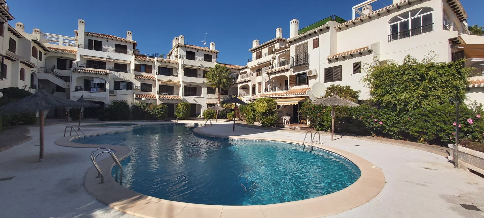 A rare opportunity to

 buy this south facing, fully equipped apartment with 2 double bedrooms, 1 bathroom + 1 guest toilet in a

 sought after area of beach side Cabo Roig, situated in a peaceful 

community of Urbanization Bellavista. 

The apartment is in a cul-de-sac street, on the second and top floor and has a

 large terrace. The property is bathed in natural sunlight throughout 

the day, creating a warm and inviting atmosphere. Fully 

furnished and equipped ready to move in! Distance to white sandy beaches

 of Cabo Roig is 700 meters and all amenities just a short walk along 

Cabo Roig strip. The renowned Zenia Boulevard is approximately 20 

minutes on foot, providing a hub for shopping and entertainment. 

Villamartin, Las Ramblas, Campoamor and the Award winning Las Colinas

 golf courses are 10 minutes drive with several other golf courses 20 

minutes drive, This property presents an exceptional opportunity to 

embrace a relaxed Mediterranean Beach lifestyle, whether as a permanent 

residence, holiday getaway, or an investment. The town of Torrevieja, 

just 5 km drive with it's reach cultural life with music auditorium and 

concert hall, theater presents another, metropolitan entertainment area 

practically at the doorstep.