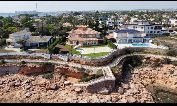 Bedrooms: 8, Bathrooms: 11, Villa in Orihuela  Costa, Alicante, Spain