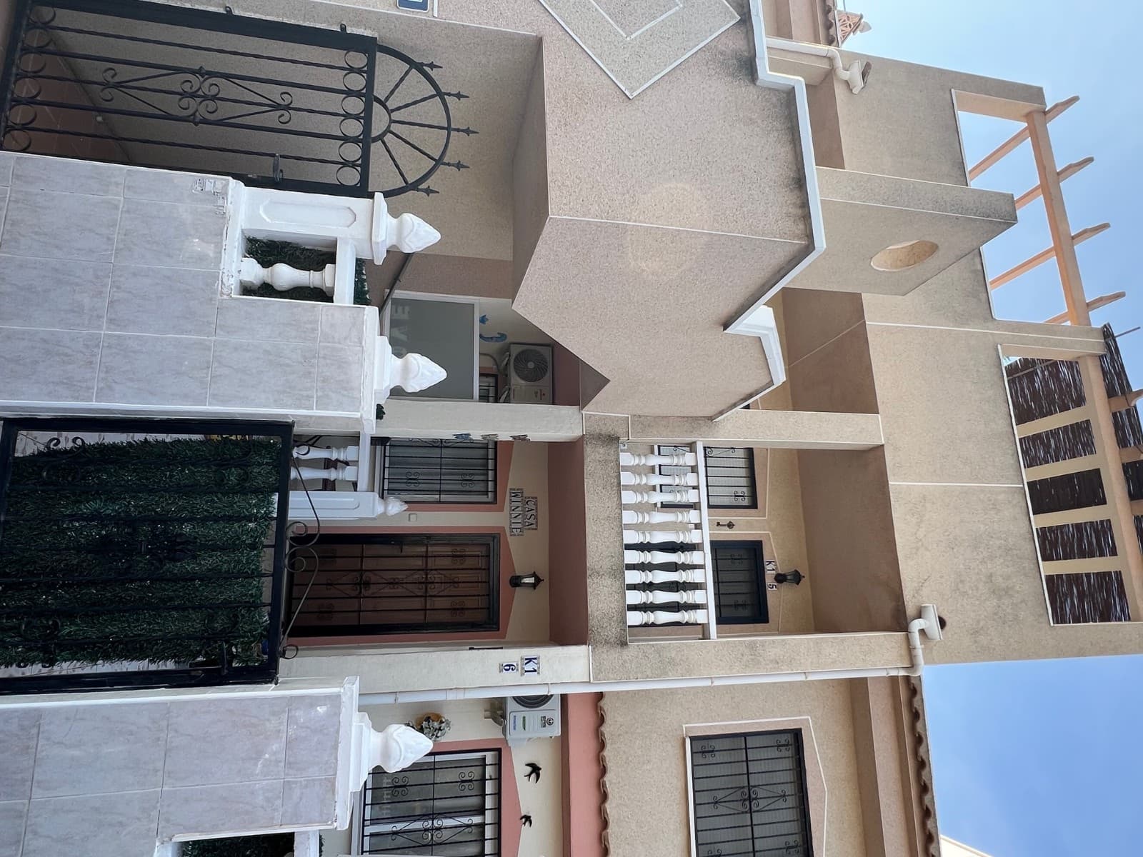 Top floor with rooftop in great condition. Located in La Florida, next to Emerald Isle, this 2 bed-1 bath apartment offers access to communal pool.It's sold fully furnished !