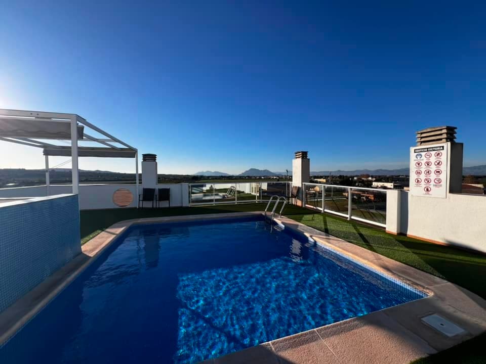 Are you looking for an affordable investment? This flat is perfect for you!In the village of Formentera del Segura, head to the Edificio Victoria, a small block of flats with fewer than 20 flats. The building has a lift, and the rooftop is the place to be to enjoy the swimming pool and views of the countryside.The flat is on the first floor and has two bedrooms, one bathroom and a balcony. It is sold as is, including all appliances and furniture.
