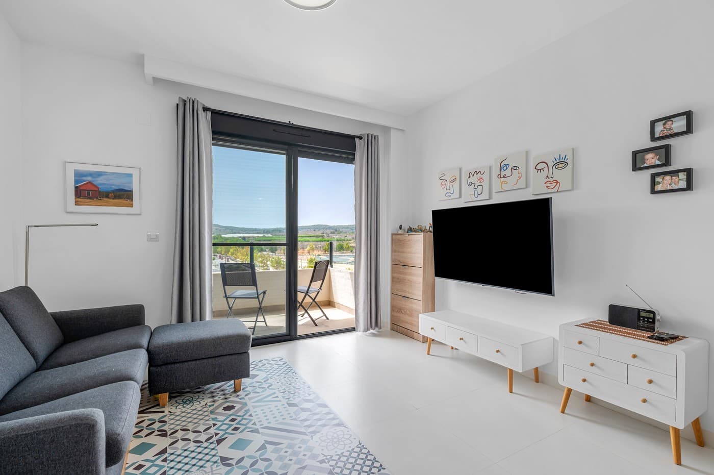 

Escape the hustle and bustle and find your oasis of peace in this beautiful apartment in San Miguel de Salinas. The ideal second home for those seeking serenity while still staying close to the coast.

 

This property features 2 bedrooms and 2 bathrooms, a bright and spacious interior, and a sunny southwest-facing balcony.

 

Key features of this apartment: ✅ 2 spacious bedrooms & 2 modern bathrooms ✅ Fully furnished

 ✅ Sunny southwest-facing balcony with beautiful views ✅ Bright, open-plan living spaces ✅ Large private storage room: perfect for bicycles, beach gear and more ✅ Private underground parking space ✅ Large communal swimming pool for a refreshing dip

 

Perfect location: • Only 5 minutes drive to Las Colinas Golf & Country Club, an internationally acclaimed golf destination • Close to the charming village of San Miguel de Salinas, with artisan bakeries, tapas bars, a Belgian butcher, and all daily amenities. Every Wednesday, you can also enjoy the lively local market in the village. • Just 15 minutes from the sandy beaches of Orihuela Costa, the popular La Zenia Boulevard shopping centre, and the vibrant city of Torrevieja You can enjoy the apartment yourself as a holiday home, rental property, or permanent residence.

 

This apartment offers the perfect combination of peace, comfort and a prime location—all with excellent value for money.

