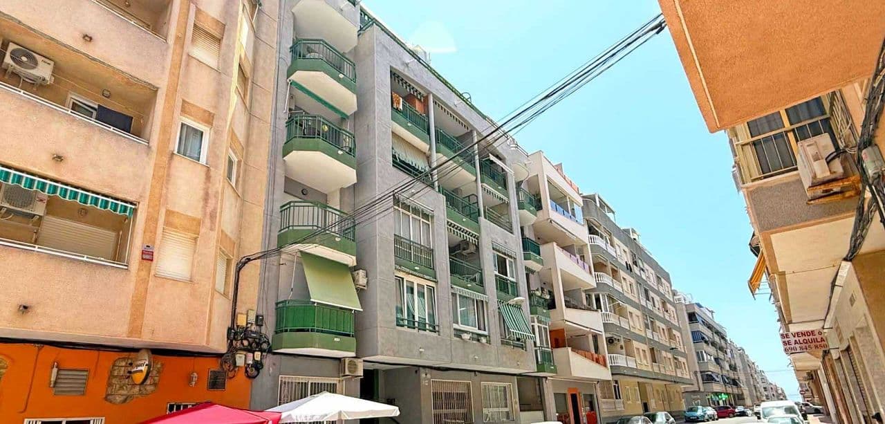 Apartment with 2 bedrooms and 1 bathroom in Torrevieja (Playa del Cura), Alicante.Discover this charming fully renovated apartment in the vibrant area of Playa del Cura, Torrevieja. Situated just 250 meters from Playa Los Locos and 500 meters from Playa del Cura, this 74 m² home offers two bright bedrooms and a modern bathroom. The open-plan kitchen seamlessly connects to a spacious living room, perfect for relaxing or entertaining. Step out onto the large balcony with side sea views and enjoy the refreshing sea breeze. Both the living room and bedrooms feature new LG WiFi-enabled air conditioning for year-round comfort.The apartment is equipped with a 100L WiFi water heater, an alarm system, and a video camera phone, ensuring safety and convenience. Built in 1989 on the third floor of a well-maintained building with an elevator, it offers maximum comfort with fitted wardrobes, heating, and a communal rooftop solarium where you can unwind, host barbecues, or dry laundry while taking in the stunning sea vistas. All amenities, supermarkets, banks, pharmacies, bars, restaurants, a Chinese market, a 24-hour shop, and a gym—are within walking distance. This property combines modern comforts with an unbeatable location, perfect for seaside living.250 mtrs to Playa Los Locos500 mtrs to Playa del CuraCommunity fees: 30€/MonthlySUMA/IBI: 185€/YearlyBedrooms: 2Bathroom: 1Build Size: 74 m2Floor: 3rdYear of construction: 1989Orientation: WestAir conditioning (3x)New electrical wires and water pipesNew WiFi 100L water heater systemCommunal solariumElevatorFully renovatedHeatingOpen kitchenFitted wardrobesAlarm systemVideo camera phoneBig balcony with side sea view