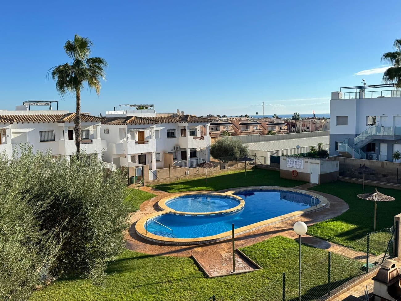 Discover this delightful apartment in the highly desirable Los Balcones / Los Altos area. Priced attractively at €159,999, the property offers 63 m² of living space and a private 26 m² solarium with beautiful views of the sea and the communal pool, ideal for enjoying outdoor living year-round. Its southwest-facing orientation ensures abundant natural light throughout the day.Located just 2 km from the sea, the home provides easy access to some of the area’s most beautiful beaches. Inside, you’ll find two spacious double bedrooms and a bathroom, making it perfect for couples or families seeking both comfort and style. All rooms are exterior-facing, allowing plenty of natural light and offering open views, which can also be enjoyed from the private terrace.Additional highlights include access to a communal swimming pool, ideal for cooling off during the summer months, as well as children’s play areas and nearby schools, making it a great option for families. The property is conveniently located close to hospitals, shopping centres, and benefits from excellent public transport connections.A fantastic opportunity in a prime location — not to be missed!