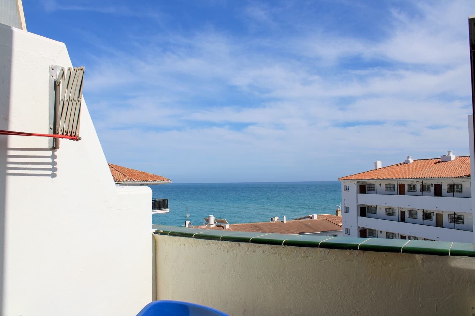 Apartment in Nerja with 150 meters to the sea, sea views and its own large garage.Spacious apartment with two bedrooms and one bathroom, fully equipped kitchen with open plan to the living room. Located on the third floor of a building with a lift, the lift goes all the way down to the private garage. Restaurants are around the corner and Playa Torrecilla is only 150 meters from your new apartment, ideal for renting.Malaga airport is 50 minutes by car, but there is also a regular bus service from Nerja. The renowned Baviera golf course is only 20 minutes by car from your new home. In winter you only have an hour and a half drive to Granada, with skiing in Sierra Nevada. Skiing in the morning and swimming in the afternoon, the best of both worlds.