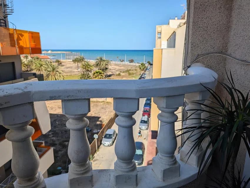 Modern Apartment with Sea View, Terrace and Tourist LicenseDreaming of living close to the beach with a view of the Mediterranean? This bright and recently renovated apartment of 43 m² is located on the 4th floor of a well-maintained building with elevator – ideal as a holiday home, permanent residence, or investment property.The ApartmentBright living room with open-plan layout and direct access to the terrace overlooking the seaModern kitchen in stylish black and white design, integrated into the living area2 bedrooms with fitted wardrobes (one with double bed)1 bathroom with bathtub, washing machine, and elegant interiorPrivate terrace – perfect for enjoying morning coffee or evening sunsetsKey FeaturesTourist license – attractive investment with rental potentialSea view from the terraceAir conditioning (hot/cold)Built-in wardrobes providing practical storage spaceBuilding with elevatorLocationJust a few minutes’ walk to the beachClose to restaurants, shops, and public transportQuiet yet central areaA perfect combination of comfort, location, and investment potential.