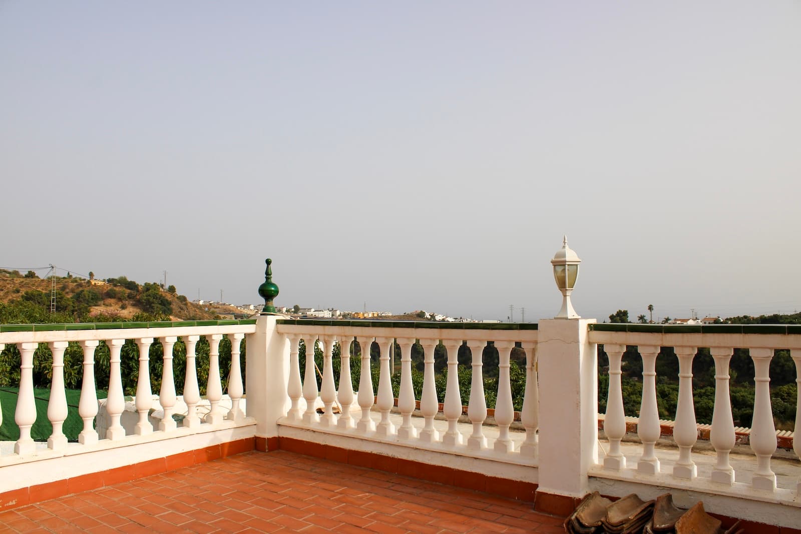 Villa with garden, private pool and three large terraces with sea views.Cozy finca in authentic Spanish style with its own garden and pool, privileged location between Nerja and Frigiliana. It takes less than 10 minutes by car to Burriana Beach and 15 minutes to Balcon de Europa.Do you dream of a quiet and peaceful Mediterranean life in the countryside, in harmony and connection with nature, with the sea and mountains nearby, your own private pool and also close to two of the most charming cities in Malaga, then this is the house for you.The house has four spacious bedrooms, a full bathroom plus a toilet, which also serves as a laundry room, a private pool, a roof terrace, a large covered terrace and an open terrace, garden with automatic irrigation and a tool room, plenty of water to supply the house, the pool and irrigate the garden.From the garden you can already harvest figs, bananas, pomegranates, papaya, guava, medlars, avocados, mangoes, lemons, oranges, tangerines, passion fruit and grapes from the vines. There is also plenty of space for your own vegetable garden.Malaga airport is a 50-minute drive away, but there is also a regular bus service from Nerja. The renowned Baviera golf course is only a 20-minute drive from your new home. In winter, Granada is only an hour and a half drive away, with skiing in the Sierra Nevada. Skiing in the morning and swimming in the afternoon, the best of both worlds.This house must be seen and experienced, book an appointment with us today