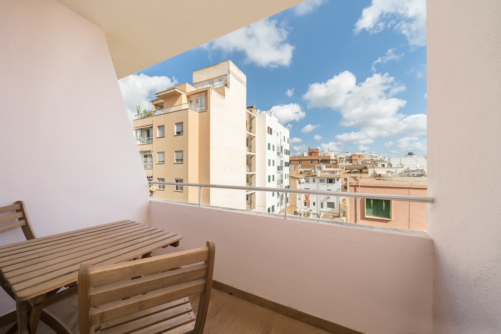 Stylish Renovated Apartment in Santa Catalina, Palma de MallorcaThis beautifully renovated apartment is located in the heart of Santa Catalina, one of Palma’s most sought-after neighbourhoods. With a modern design and high-quality finishes, the property combines style and comfort, making it an ideal choice for professionals, couples, or small families.The apartment offers 106 m² built area (100 m² interior + 6 m² terrace) with a bright open-plan living and dining area, a fully fitted kitchen with Bosch appliances, and two spacious bedrooms, including a master suite with en-suite bathroom and walk-in closet. There are two modern bathrooms with walk-in showers and premium fixtures.Large windows provide plenty of natural light, and the private terrace is perfect for enjoying outdoor dining. From the communal rooftop, you can enjoy panoramic views over Palma, the cathedral, and the Tramuntana mountains.2 bedrooms (master with en-suite)2 bathroomsFully renovated with modern finishesBosch-equipped kitchenTerrace + access to rooftop with city and sea viewsAir conditioning and heatingA rare opportunity to live in a stylish home in Palma’s vibrant Santa Catalina.
