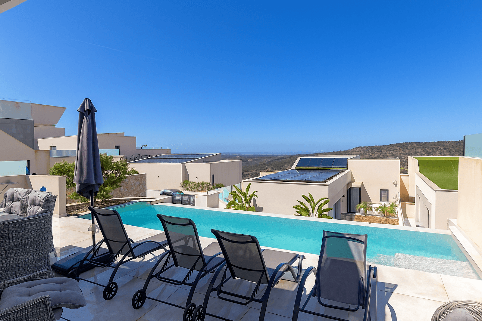 Exclusive Modern Villa with Private Pool and Breathtaking Panoramic Views Indulge in the luxury lifestyle with this modern villa offering an unparalleled blend of elegance, comfort, and spectacular scenery. Featuring a stunning panoramic vista and an impressive private pool area, this villa is the ultimate retreat for those seeking a lavish lifestyle. The highlight of the villa is its spacious terrace, stretching along the entire house and seamlessly connected to the enchanting pool. Here, you can unwind and soak up the sun all day while immersing yourself in the breathtaking views of the surrounding countryside. A private underground garage provides convenient parking for one car, ensuring practical and secure storage. Located in the charming area of Rojales, the villa is surrounded by beauty and nature. A nearby nature park offers opportunities for adventurous hikes and exploration, while a golf course is just a short drive away for golf enthusiasts. The beach is also within reach, only 6800 meters away, allowing you to easily enjoy the best of the Mediterranean coastline. In the local area, you'll find an array of amenities, including supermarkets, kiosks, and local restaurants, adding an extra dimension to the lifestyle. The villa boasts a spacious layout, including: 5 bedrooms, including 4 bedrooms, providing plenty of space for family and guests. 5 modern bathrooms, offering luxurious comfort and convenience. A fully equipped kitchen designed to cater to all your culinary needs. An elegant and inviting living and dining area, perfect for relaxation and entertainment. Don't miss the chance to experience the best of Spanish living in this exceptional villa. Contact us today to arrange a viewing and let the dream of your own paradise become a reality.