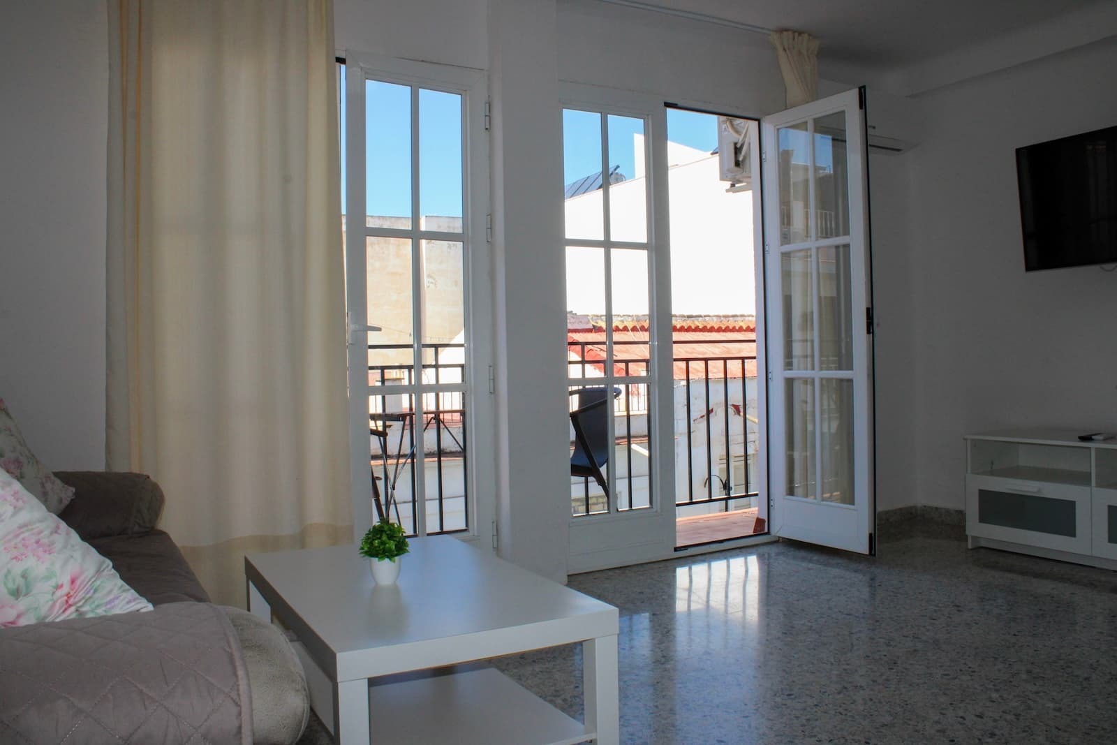 UNIQUE INVESTMENT OPPORTUNITY, property in the center of Nerja with three apartments and tourist license.Property in the center of Nerja on four floors with three apartments independent of each other, and a roof terrace with sea views. Tourist license is available and the owner has an ongoing rental business. The ground floor is currently a premises, but permission is available to convert it into an apartment.With a plot of 115 sqm and a total built area of ​​289 sqm, PLUS, a large roof terrace/solarium of around 90 sqm. As the neighboring buildings are already taller, it offers great opportunities to create a penthouse with its own entrance. The building has two entrances, a staircase with marble stairs for the first, second and penthouse floors, and a separate entrance for the premises on the ground floor.The building is distributed as follows:Ground floor:A large open space on the premises of 99 square meters, with bathroom, storage room and a small courtyard. License available to convert the premises into an apartment.First floor:A spacious newly renovated apartment of 91 square meters with 2 bedrooms, a bathroom, kitchen and a living room with lots of light all day long. Along the entire long side of the living room you have a balcony overlooking the street and in a southeast position. One of the bedrooms has access to an inner courtyard beautifully decorated with tiles in an arabesque style. Without a doubt a fantastic place to enjoy.Second floor:A newly renovated apartment of the same size as the one on the first floor, spacious and bright living room with a balcony overlooking the street. Two bedrooms and a bathroom, as well as a kitchen.Roof terrace:Large magnificent solarium/terrace of around 90 square meters and private entrance.Welcome to book a visit, must be seen and experienced. To the Balcon de Europa and to the nearest beach, you only have 5 minutes walk.