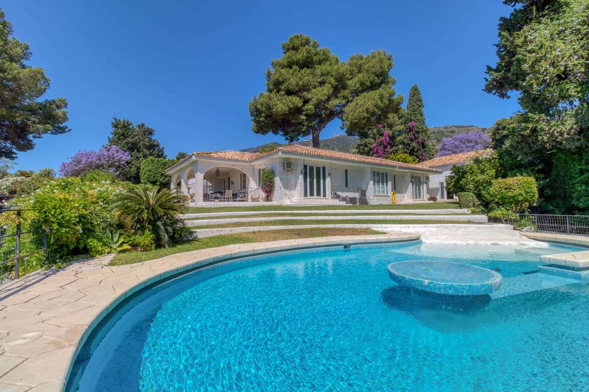 This spacious 6-bedroom single-level villa is a great find for anyone looking for a comfortable home with fantastic outdoor space and sea views. Located in a quiet and well-established area of the Costa del Sol with walking distance to the shops and restaurants in Benalmadena Pueblo.The property features a lovely pool area surrounded by terraces and greenery—ideal for sunbathing, outdoor dining, or simply relaxing with a view of the sea. It’s a great setup for families, entertaining, or just unwinding in peace.With 6 bedrooms and 3 bathrooms, offering plenty of space for guests or a large family. The layout is open and bright, with the living area flowing easily into the outdoor spaces as well as direct access to the garden from the bedrooms. The kitchen is fully equipped and functional for everyday living.The villa comes with a valid touristic license, making it a fantastic option for short-term rentals. With strong potential for high rental income, it’s not just a great home—it’s also a smart investment.Key Features:6 bedrooms and 3 bathroomsBeautiful sea views from the garden and terracePrivate pool and spacious outdoor areasQuiet, convenient locationValid short-term rental license with high income potentialA perfect mix of comfort, space, and opportunity—get in touch today to arrange a viewing!