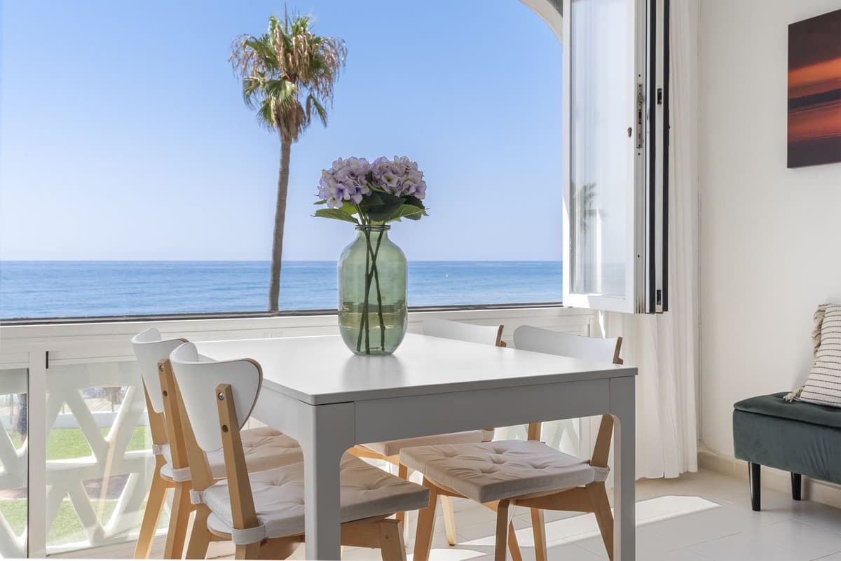 First Line Beachfront Penthouse Duplex for Sale in Doña Lola, Calahonda – Costa del SolBeautiful recently reformed apartment for sale in the exclusive Doña Lola resort, Calahonda. Located on the first line of the beach, this property combines modern style, comfort, and an unbeatable location on the Costa del Sol.The apartment has been tastefully renovated and features 2 bedrooms, 2 bathrooms, a bright living room with an extended dining area (converted from original terrasse space) with folding-glaswindows for a semi terrace experience, a fully equipped kitchen, and a private terrace on the top floor with views of the tropical gardens and the Mediterranean Sea.The Doña Lola complex is one of the most sought-after resorts in Calahonda, offering tropical gardens, outdoor swimming pools, tennis courts, gym, spa, bars, and restaurants. Supermarkets, shops, transport, and beach bars are just a short walk away. Marbella, Fuengirola, and Málaga Airport are all within easy reach by car.This recently renovated apartment is ideal as a holiday home, permanent residence, or rental investment thanks to its prime location.Don’t miss this opportunity to own a modern, renovated beachfront apartment. Contact us today to arrange a viewing!
