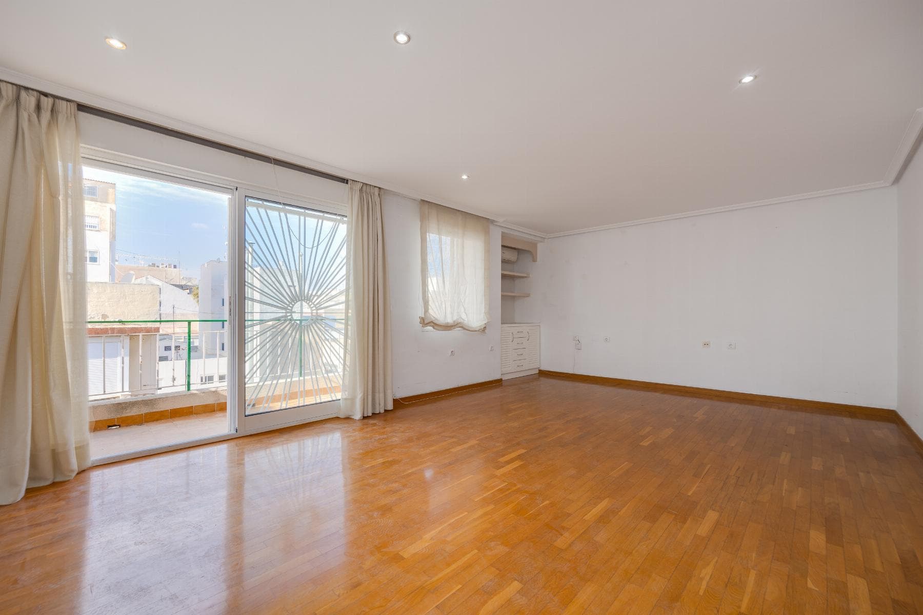 Bedrooms: 3, Bathrooms: 2, Apartment in Torrevieja, Alicante, Spain