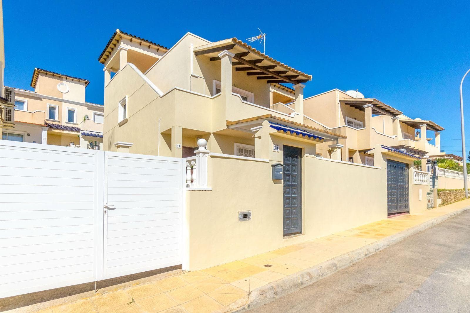 Detached house in Orihuela Costa (Las Filipinas) €295,000General descriptionWe present this spectacular detached house for €295,000, located in Las Filipinas, a prestigious and quiet residential area of Orihuela Costa, in the south of the province of Alicante. Surrounded by Mediterranean nature and just a few minutes from the best beaches on the Costa Blanca, this property offers an ideal combination of privacy, comfort and quality of life.The property is located in a well-connected area, close to golf courses, shopping centres, leisure areas, international schools and all the necessary amenities for year-round living or enjoying holidays.Exterior and accessAccess to the property is via a large private courtyard that surrounds the entire property. At the front, there is a perfect space for outdoor gatherings, barbecues and moments of relaxation.The land allows for convenient parking, bicycle storage and garden furniture or decorative plants. The plot is enclosed by a Mediterranean-style wall, providing privacy and security.Interior layoutThe house is designed with spaciousness, functionality and natural light as its main features. The quality finishes and large windows offer a cosy and elegant atmosphere.Ground floorLiving-dining room Spacious and comfortable, with direct access to the terrace.Separate kitchen Fully equipped, with modern furniture and access to an adjoining pantry.Double bedroom With excellent natural lighting.Full bathroom With shower cubicle.Gallery Functional and versatile space.First floorTwo spacious bedrooms, one of which has access to a private terrace.Full bathroom With bathtub and elegant finishes.Terraces and viewsThe property has a large terrace and a private solarium, ideal for enjoying the sun all year round. From these areas, you can enjoy unobstructed views of green areas and the natural surroundings, making this space the perfect place to relax or enjoy al fresco dining.Communal areas and servicesThe development offersA large communal swimming pool surrounded by well-kept gardens.Sun loungers, shaded areas and rest areas.Sports areas and nearby parks, ideal for families with children.Additional amenitiesPrivate parking space and storage room.Security system with perimeter fence and reinforced access gate.Air conditioning in the main rooms.Property ready to move into.Privileged location Las Filipinas, Orihuela CostaLas Filipinas is a quiet but very well-located residential area, ideal for both residents and those looking for a second home on the coast. All necessary services are available in the surrounding area, as well as an excellent range of leisure, sports and tourism activities.Nearby beaches (10-15 minutes by car)La Zenia BeachPlaya FlamencaCala CapitánPlaya de CampoamorPlaya de Cabo RoigShopping centres and servicesZenia Boulevard (10 minutes away) the largest open-air shopping centre in the province.Supermarkets, restaurants, pharmacies, international schools, etc.Nearby golf coursesVillamartín Golf ClubLas Ramblas Golf CourseReal Club de Golf CampoamorLas Colinas Golf Country ClubNearby airportsAlicante-Elche Airport (ALC) 55 minutes by car.Murcia Region International Airport (RMU) 45 minutes by car.Ideal for...This property is ideal for those looking for a well-located home, surrounded by amenities and close to the sea. Whether as a permanent home or a second residence to enjoy the Mediterranean climate, its excellent location, layout and quality make it a safe investment.IBI €261.04/yearCommunity fees €320/year