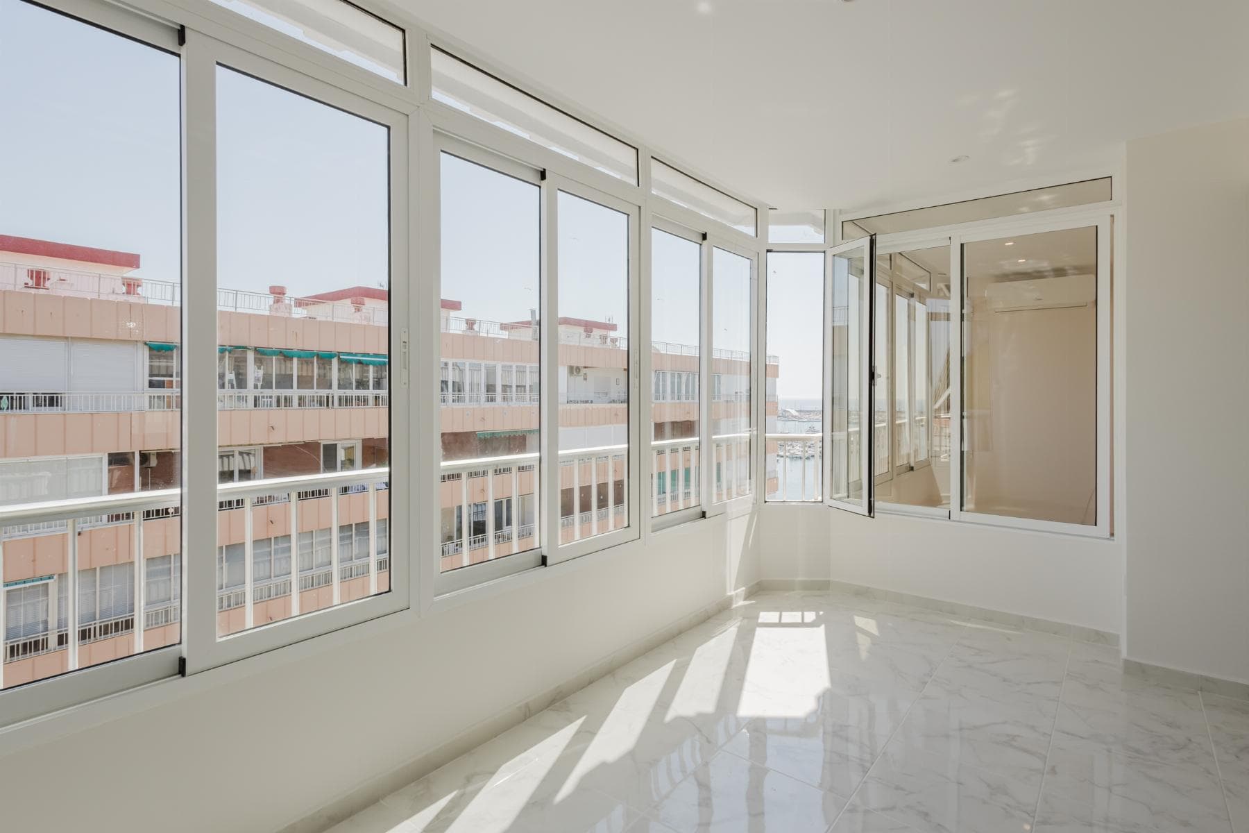Luxury beachfront penthouse with sea views and 3 bathrooms in Torrevieja!Discover this magnificent opportunity to live in a fully renovated penthouse in one of the most sought-after locations on the Costa Blanca, in Torrevieja, Alicante. Priced at €345,000, this exclusive property offers comfort, spaciousness and an unbeatable location overlooking the Mediterranean Sea.With a built area of approximately 110 m², this property stands out for its modern and functional design. It has 3 spacious bedrooms, 3 full bathrooms, an elegant separate kitchen, and a spacious living-dining room, ideal for everyday comfort or entertaining. In addition, it has a glazed terrace of about 15 m² with side sea views, perfect for enjoying the sunny climate all year round. It is sold unfurnished, allowing you to personalise each space to your liking.Located in a building constructed in 1978, this penthouse is situated on the beachfront of Playa del Acequión, with direct private access to the beach and access to a communal swimming pool. Just a few metres away is Playa de los Náufragos, famous for its fine sand, calm waters and family atmosphere.The area has all the amenities you could need supermarkets, pharmacies, shopping centres, bars, restaurants and excellent connections to Alicante Airport, just 40 minutes away. Torrevieja is synonymous with quality of life, with a privileged climate offering more than 300 days of sunshine a year.Nearby tourist attractions include the Lagunas de La Mata y Torrevieja Natural Park, the Paseo Marítimo, the marina, the food market, and destinations such as La Zenia Boulevard (10 minutes away), Guardamar del Segura (15 minutes away) and Orihuela Costa (20 minutes away).This penthouse represents much more than just a home it is the Mediterranean lifestyle at its finest. Contact us today and make this dream your new home!