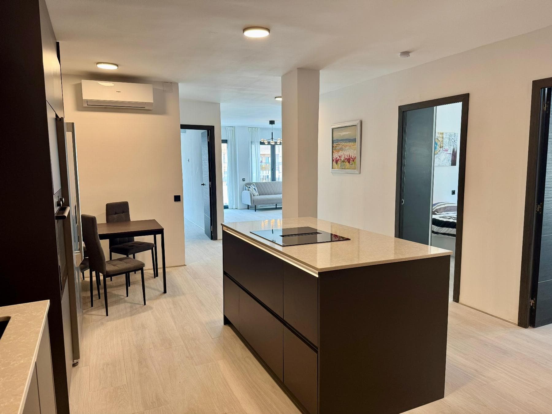 Experience the charm of the Mediterranean Renovated penthouse 100 metres from the Torrevieja seafront promenadeSpectacular renovated penthouse for sale in the heart of Torrevieja, just 100 metres from the Juan Aparicio Promenade and the Yacht Club, and 400 metres from Acequión Beach, one of the quietest and most family-friendly beaches in the area.With an unbeatable location, this property combines design, comfort and quality of life by the sea.The property has approximately 128 m² of floor space, distributed over 3 bedrooms, 2 bathrooms, a spacious living-dining room, a fully equipped open-plan kitchen and an 18 m² private terrace, perfect for relaxing in the sun or enjoying an al fresco dinner. Located in a solid, well-maintained building dating from 1979, it offers side views and a vibrant urban environment.Torrevieja is one of the most highly rated destinations on the Costa Blanca, with a privileged climate more than 320 days of sunshine a year and mild temperatures even in winter.Within a few minutes´ walk you will find all kinds of services supermarkets, restaurants, pharmacies, bars, shops, the Habaneras Shopping Centre and bus stops with direct connections to Alicante Airport, located just 45 minutes away.In addition to the sea, Torrevieja offers unique experiences such as the Pink Lagoon in the La Mata and Torrevieja Lagoons Natural Park, just a 10-minute drive away. This natural phenomenon is ideal for walking, playing sports or enjoying its health benefits.Nearby are towns such as Guardamar del Segura (12 km away), Orihuela Costa (9 km away) and Santa Pola (30 km away), all with dreamy beaches and nature.The local festivals, open-air concerts, food fairs, craft markets and lively cultural life make Torrevieja the perfect place to live or invest.Price €367,000An exclusive property for those who want the best of the Mediterranean. Contact us and make your dream come true!