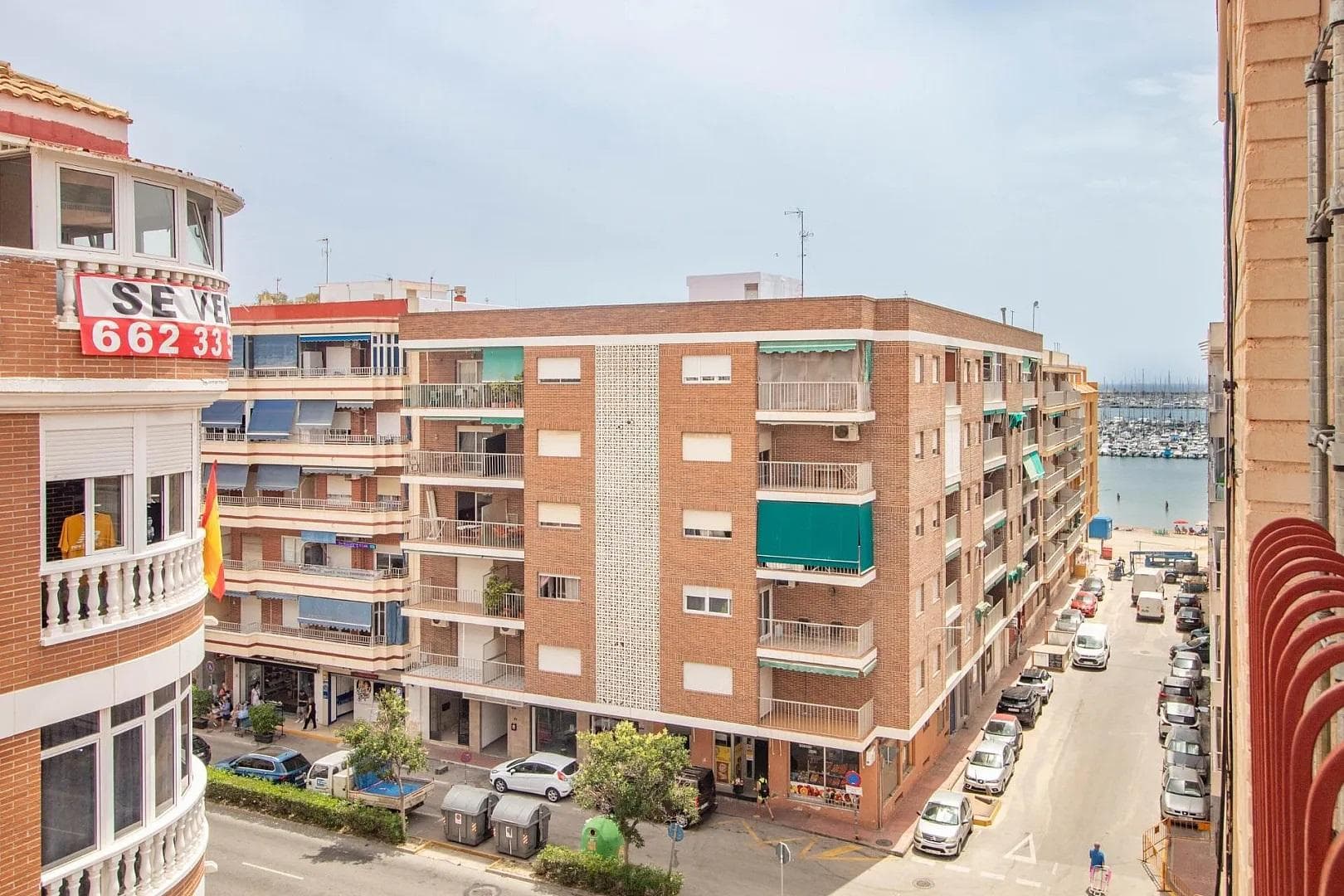 Luxury Penthouse with Sea Views 50 Metres from the Beach! Experience the Mediterranean from Above €171.900 Can you imagine waking up every day to the sound of the sea and the sunlight flooding your home This fully renovated penthouse in Torrevieja is your chance to live that dream. Ready to move in, strategically located and surrounded by essential services, it is the perfect investment for a permanent residence, holiday home or tourist rental. Unbeatable location Just 50 metres from Acequión Beach, in one of the most sought-after areas of Torrevieja. Within walking distance of supermarkets, pharmacies, restaurants, bars, shopping centres (such as Habaneras, 2 km away) and quick connections to Alicante Airport (45 minutes by car). Property featuresSurface area 99 m² builtBedrooms 3 spacious and brightBathroom 1 completely renovated with modern finishesKitchen Separate and equippedTerrace 10 m² with southeast orientation and SEA VIEWSBuilding with lift and convenient accessCondition Renovated to new condition, ready to move in Quality of life in TorreviejaTorrevieja offers more than 320 days of sunshine a year, a mild climate even in winter and a healthy environment recognised by the WHO. 5 km away you will find the impressive Lagunas de La Mata y Torrevieja Natural Park, famous for its pink salt flats and hiking trails. In addition, the Paseo Marítimo, the port, the Parque de las Naciones and the Aquopolis are less than 10 minutes away. Gastronomy, sea, culture and tranquillity come together in this coastal city, ideal for families, retirees and lovers of the Mediterranean lifestyle. With medical services, international education and a vibrant community, Torrevieja is synonymous with well-being. Don´t miss this opportunity. Your new penthouse on the coast is waiting for you.IBI €297.67COMMUNITY €400 PER YEAR Contact us today and schedule your visit. This home won´t be available for long!