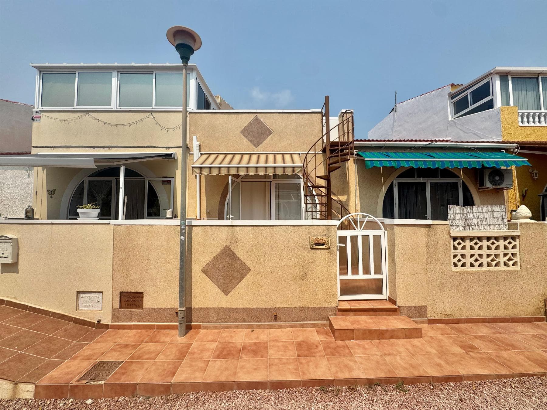 Bungalow with Private Solarium in Torrevieja Your New Home for Only €99,990! Discover this charming bungalow ready to move into in one of the most sought-after areas of Torrevieja, the jewel of the Costa Blanca. A unique opportunity for those seeking quality of life, comfort, and proximity to the sea at an unbeatable price.With 49 m² of perfectly distributed living space, this property features 1 bright bedroom, 1 full bathroom, a stylish open-plan kitchen, and a cozy living room with access to the outside. You will also enjoy a 10 m² private garden, a 5 m² front porch perfect for your morning coffee, and a spectacular 15 m² private solarium to soak up the Mediterranean sun all year round.The location is simply unbeatable direct access to supermarkets, pharmacies, restaurants, bars, shopping centers, and only 40 minutes from Alicante International Airport. Ideal both as a permanent residence or a holiday investment.Torrevieja offers a lifestyle like no otherBeaches of fine sand and crystal-clear waters less than 10 minutes away.The famous Natural Park of La Mata and Torrevieja Lagoons just 15 minutes away, perfect for walks and cycling routes.The vibrant Torrevieja Promenade with terraces, leisure, and a lively atmosphere less than 3 km away.Exceptional climate with more than 320 days of sunshine per year.Living in Torrevieja means enjoying health, tranquility, and a cosmopolitan environment with top-quality services.Price €99,990 Ready to move in.Dont miss this opportunity! Your private solarium bungalow awaits on the Costa Blanca.