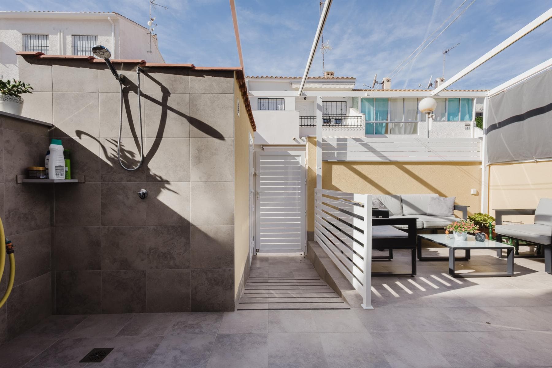 DREAM BUNGALOW JUST STEPS FROM THE SEA €189,990Looking for a move-in ready home in a vibrant setting with the best quality of life the Mediterranean has to offer This bungalow in Torrevieja is exactly what you need.With 3 bedrooms, 1 bathroom, 70 m² of living space, and a 28 m² private garden, this property combines comfort, functionality, and style. Its open-plan kitchen is perfect for family moments, while the proximity to the sea gives you the privilege of living where others only dream of vacationing Just 300 meters from Los Náufragos Beach, awarded the Blue Flag for its clean waters and excellent services. Only 400 meters from Acequión Beach, ideal for evening strolls and water activities. It also includes access to a community pool through a summer pass, perfect for cooling off and socializing in the best season of the year.The location is unbeatable surrounded by shops, supermarkets, pharmacies, restaurants, bars, shopping centers, and with excellent access to Alicante International Airport (only 45 km away).Living in Torrevieja means enjoying more than 320 days of sunshine per year, a privileged Mediterranean climate, and a wide range of leisure and tourism options the Natural Park of the Salt Lakes of La Mata and Torrevieja, the seafront promenade, the marina, and historical landmarks such as Torre del Moro. In addition, within 30 minutes youll find top-level golf courses and amusement parks along the Costa Blanca.This bungalow is not just a home, its a lifestyle. Perfect both as a permanent residence and as an investment, it offers you tranquility, proximity to the sea, and all the amenities at your fingertips. Price €189,990 Location Torrevieja Southern Costa Blanca Property Tax (IBI) €170.85 Community Fees €157.80 per year Ready to move in! Dont miss the opportunity to make this bungalow your new Mediterranean home.