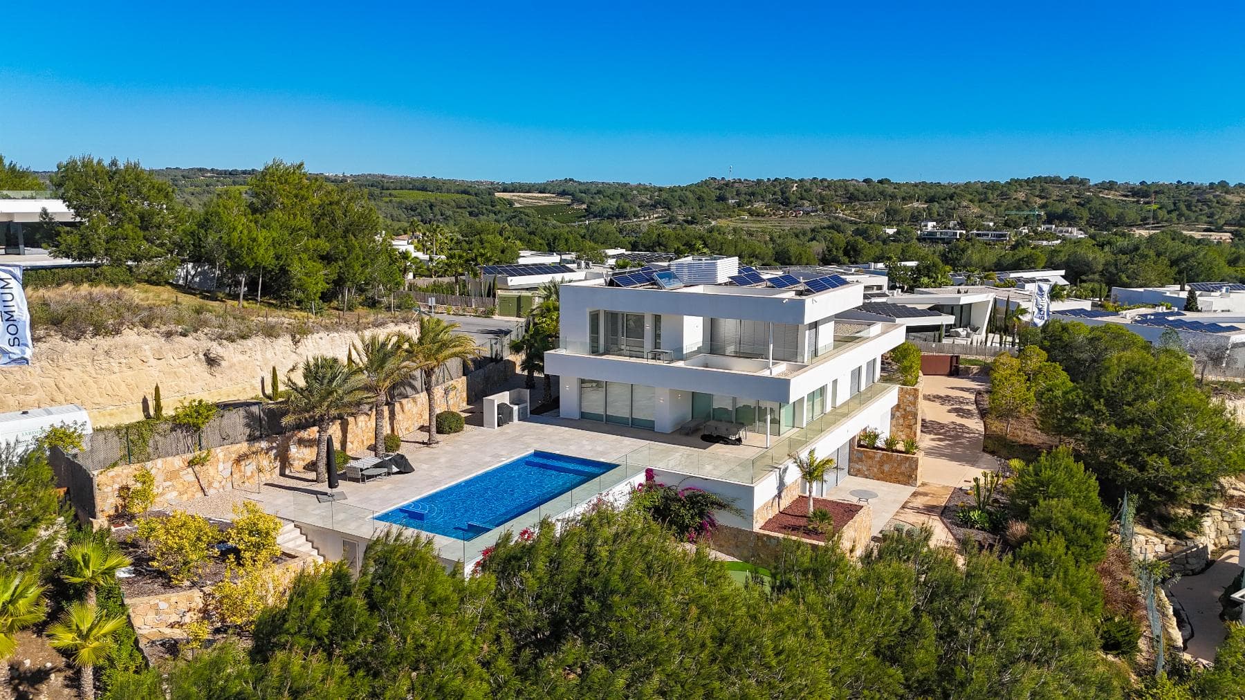 Located in the exclusive setting of Las Colinas Golf Country Club, in Orihuela Costa, this impressive detached villa of 546 m² built on a 2,188 m² plot offers absolute privacy, generous space and a sophisticated lifestyle alongside the golf course. Built in 2022 and southeast-facing, the property enjoys exceptional natural light throughout the day and open views over the resorts green landscape, considered one of the most prestigious residential and golf complexes in Europe.Built over 3 levels with multiple terraces and open viewsKey Features 546 m² built 2,188 m² plot 5 bedrooms and 6 bathrooms Southeast orientation Fully equipped kitchen Private swimming pool Private garage for 2 vehicles Basement for cinema room, office and other uses New build (2022) Location Las Colinas Golf, Orihuela Costa Price €2,700,000Contact us today and discover a unique detached villa in Las Colinas.