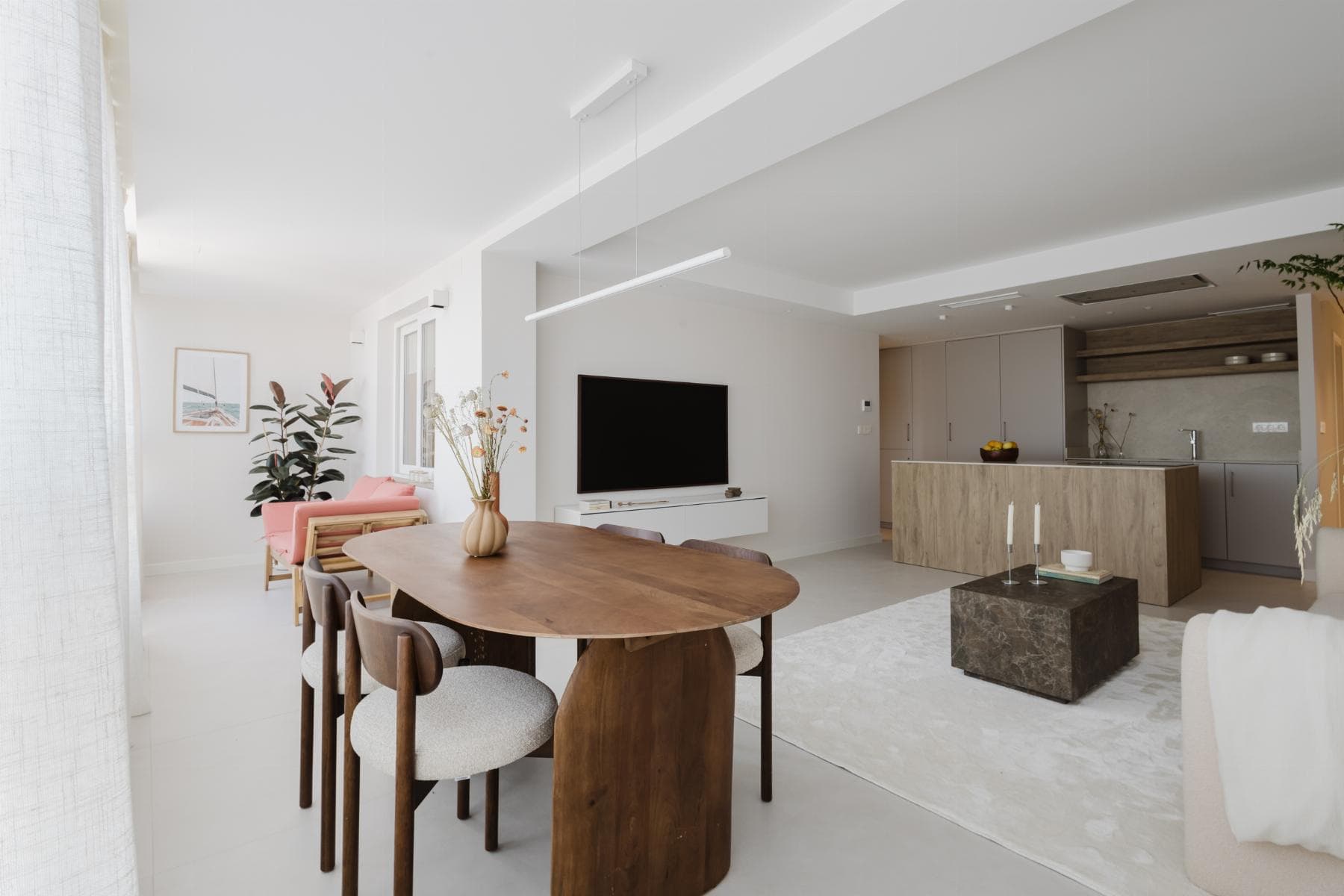 Exclusive Luxury Seafront Apartment in Torrevieja €349,000Imagine waking up every morning to the relaxing sound of the sea and an endless panoramic view of the Mediterranean. This elegant seafront apartment, fully renovated in 2025, offers a unique living experience where contemporary design blends perfectly with Mediterranean charm.Located on the first line of the beach in Torrevieja, Costa Blanca, the property offers 110 m² of carefully designed space, created to enjoy natural light and stunning coastal views all year round.Main features of the property 110 m² with modern interior design 3 double bedrooms with excellent natural light 3 full bathrooms with high-end finishes Open-concept kitchen equipped with premium appliances Spacious living-dining room with panoramic windows Glass-enclosed terrace with direct sea views Communal swimming pool surrounded by green areasThe location is exceptional, between Acequión Beach and Los Náufragos Beach, just a 5-minute walk from supermarkets, restaurants, pharmacies, and public transport. Alicante International Airport is only 40 minutes away.An ideal property as a permanent residence, holiday home, or investment on the Costa Blanca.