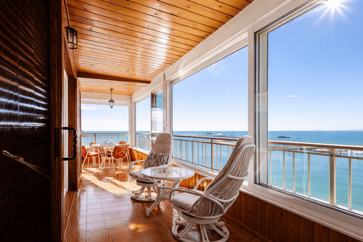 Waking up every morning in front of the sea is no longer a dream its a real opportunity in Playa del Acequión, Torrevieja. This 100 m² apartment, fully renovated and in excellent condition, combines spacious interiors, natural light, and a privileged frontline location.Price €389,500Key Features 100 m² built area 18 m² terrace with frontal sea views 3 bedrooms and 2 bathrooms Open-plan American kitchen Southeast orientation Communal swimming pool Garage included First line to the beachProperty Tax (IBI) €279 per yearCommunity Fees €153 per quarterLocated just a few steps from bars, restaurants, supermarkets, pharmacies, shopping centers, and parks , and approximately 45 minutes from Alicante Airport.An exclusive property for those seeking quality of life by the sea Schedule your visit today and discover your next home on the Costa Blanca.