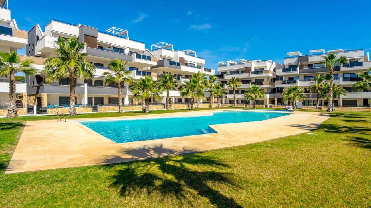 Are you looking for a great opportunity? You’ve found it❗ This new-build apartment is available immediately and is sold fully furnished. Ready-to-move-in new apartment for sale.It is part of the well-known and popular new-build project Amanecer in Orihuela Costa.✅ Excellently finished with 75m² built-up area.✅ Enjoy the outdoors on the spacious terrace of no less than 23m².✅ A luxury kitchen with cooking island and all necessary built-in appliances.✅ 2 spacious bedrooms and 2 luxury bathrooms.✅ Large parking space and spacious storage room in the parking garage.✅ Beautifully designed complex with a large swimming pool and wonderful Spa center.✅ Excellent investment (possibility to apply for a rental license)Perfect location:⭐Only 5 minutes away from the beach, Punta Prima, Zenia Boulevard and a golf course.⭐ Amenities such as a supermarket, bus station and restaurants within walking distance.⭐ The popular Torrevieja is only a 15-minute drive away.⭐ Alicante airport is a 30-minute drive away.Turnkey:This apartment is delivered fully furnished and is available immediately, so you can immediately enjoy Spanish life. For comparison; the same apartment in the currently for sale phase of the new construction project costs 265,000 to 289,000 euros. This is excluding various additional options that are already present in this apartment. In addition, the expected delivery date for the new phase is end of December 2025 and March 2026‼️