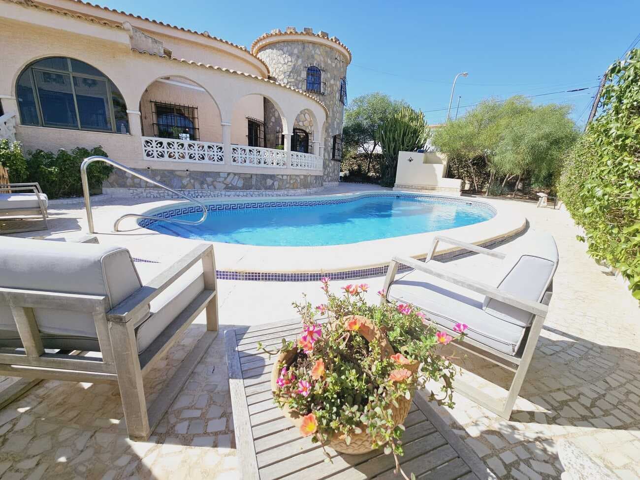 Discover this stunning villa located in the tranquil part of the popular Ciudad Quesada urbanization. This charming property offers the perfect balance of comfort and serenity, with all the amenities and vibrant community life of the urbanization just a stone's throw away.The villa features four spacious bedrooms and a private pool with a beautifully paved terrace, perfect for relaxing and enjoying the Spanish sunshine. The well-maintained garden, filled with colorful flowers and plants, provides a serene outdoor space to unwind.Inside, you'll find cozy details such as a welcoming fireplace in the living room and a charming country-style kitchen. This villa combines traditional charm with modern comforts, offering a warm and inviting atmosphere.Located a short distance from the impressive salt lakes and the enchanting natural area with its high iodine content, which contributes to a healthy lifestyle.Experience the unique blend of tranquility and convenience that this villa offers. Contact us today for a private viewing and make your dream a reality!