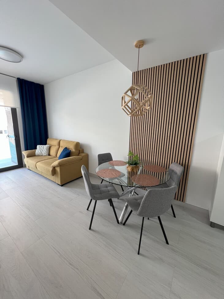 Modern apartment just 200 meters from the sea and Playa del Cura in Torrevieja. A unique opportunity to acquire a property ideal for both investment and private use. The apartment consists of 2 bedrooms, 2 bathrooms, a living room with kitchenette and a terrace. The property is located on the 3rd floor in a building with a lift. It is sold fully furnished and equipped with appliances, including air conditioning. On the roof of the building there is a swimming pool for residents' use, from which you can admire the sea view. Great location, only 200 meters from the sea and a beautiful promenade, offering a number of restaurants, bars and cafes. In close proximity we will also find many other amenities, such as shops, pharmacies and service points.