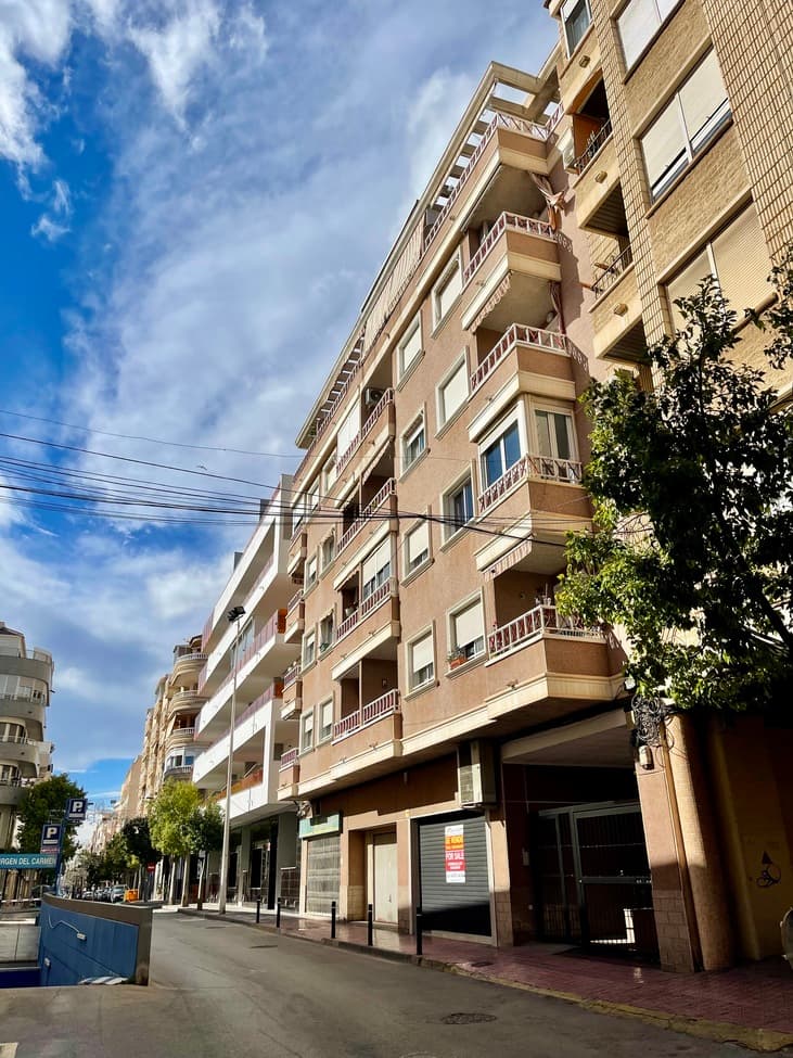 DESCRIPTIONSouth‑Facing Penthouse with Terrace, Garage & Storage in the Heart of TorreviejaA fantastic opportunity to acquire a bright and spacious penthouse in one of the most sought‑after areas of Torrevieja — the Natural Pools zone.Located on the main avenue, Calle Ramón Gallud 141–143, and less than 400 meters from the sea, this property stands out for its unbeatable location, abundant natural light.Surrounded by all essential services — supermarkets, restaurants, pharmacies, leisure areas — and just steps from the Natural Pools, the Maritime Promenade, Playa del Cura, and the Marina, this home is ideal as a permanent residence, a holiday getaway, or a high‑yield rental investment.Why This Property Stands OutSouth orientation, ensuring maximum sunlight and comfort throughout the year.Quiet, well‑maintained community of owners.Total built area of 119 m², including a 15 m² south‑facing terrace.Less than 400 m from the natural pools and seafront.Private parking and storage room included.Interior Layout3 bedrooms 2 full bathrooms (one en suite) Bright and spacious living‑dining room. Independent, fully equipped kitchen Fantastic 15 m² south‑facing terrace, perfect for relaxing, dining outdoors, or enjoying the Mediterranean climate large storage room ideal for bicycles, beach equipment, and personal belongings. Access to a communal roof terrace with stunning sea views.Building & Features5th floor, exterior Lift Adapted outdoor access for people with reduced mobility Air conditioningParking & StoragePrivate parking and storage included.Option to purchase without the parking space, reducing the price by €5,000.Public parking located directly opposite the building.Annual CostsCommunity fees: €612.60 per year Property tax (IBI): Apartment: €365.28 per year Storage room: €7.65 per year Garage: €22.50 per year