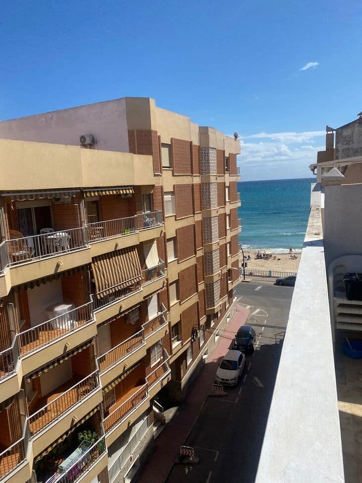 We present you at the Costa Blanca Alicante a dreamapartment a Penthouse 50m from the beach at the famous and wanted Playa Los Locos in Torrevieja! This flat have 1 double bedroom with access to the terrace, an open equiped kitchen, a bathroom with a spacious shower and a terrace from 17m2 with seaview! Included a garage! Close to restaurants and bars! Walking distance to supermarket and the center of Torrevieja!