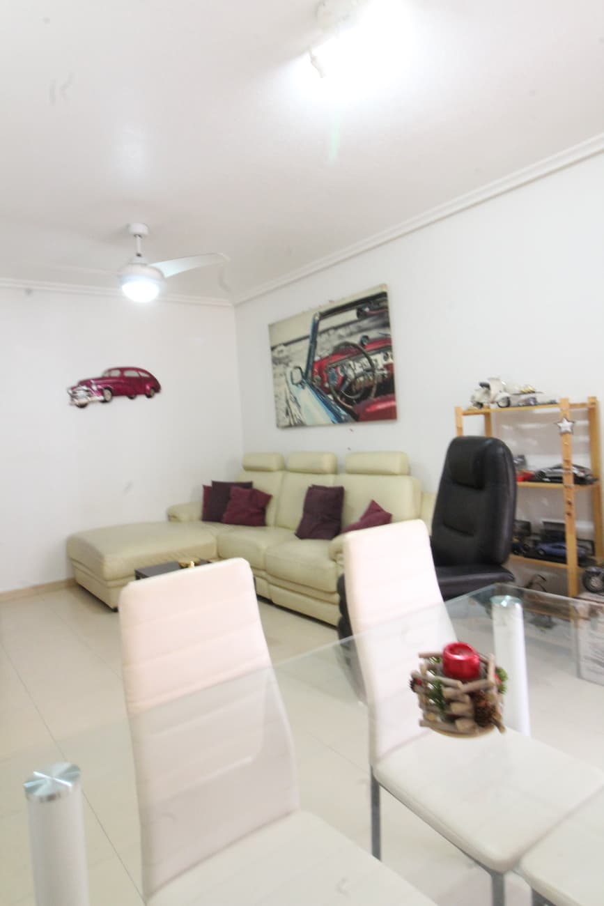 Discover this charming 76 m² apartment located in Daya Nueva (Alicante), a cozy village that combines the tranquility of the rural environment with the proximity to the spectacular beaches of the Mediterranean. Ideal both as a holiday home and for generating income through tourist rentals.The property offers everything you need to enjoy the sunny and relaxed lifestyle of southeastern Spain: 🌞 2 spacious and bright bedrooms, perfect for accommodating family or guests. 🛁 1 full bathroom, with a functional design and in perfect condition. 🍽️ Fully equipped independent kitchen. A living-dining room that invites you to share moments in good company.One of the great attractions of this apartment is its private solarium, an exclusive space for sunbathing, relaxing, or enjoying unforgettable outdoor evenings with open views. In addition, the building has a communal swimming pool, ideal for cooling off during the hottest days.Located in a friendly and well-maintained community, the apartment is set in a very pleasant environment, surrounded by nature, orange and lemon groves, and just a few minutes’ drive from the beaches of Guardamar del Segura, La Marina, and Torrevieja.Its excellent location and features make it a great investment opportunity: the area is highly sought after by both national and international tourists looking for sun, tranquility, and good connections.📍 Approximate distance to points of interest:Beaches: 15 min by carGolf courses: 10 minAlicante Airport: 35 minShops, restaurants, and services: within walking distanceDon’t miss out on this apartment with great potential, whether to enjoy as a holiday residence or to make the most of it as an investment.Descubre este encantador apartamento de 76 m² situado en Daya Nueva (Alicante), un acogedor pueblo que combina la tranquilidad del entorno rural con la cercanía a las espectaculares playas del Mediterráneo. Ideal tanto como vivienda vacacional como para obtener rentabilidad a través del alquiler turístico.La propiedad ofrece todo lo necesario para disfrutar del estilo de vida soleado y relajado del sureste español: 🌞 2 amplias y luminosas habitaciones, perfectas para alojar a familiares o invitados. 🛁 1 baño completo, con diseño funcional y en perfecto estado. 🍽️ Cocina equipada e independiente. Salón-comedor que invita a compartir momentos en buena compañía.Uno de los grandes atractivos de este apartamento es su solárium privado, un espacio exclusivo para tomar el sol, relajarse o disfrutar de inolvidables veladas al aire libre con vistas despejadas. Además, el edificio cuenta con una piscina comunitaria, ideal para refrescarse durante los días más calurosos.Ubicado en una amable y cuidada comunidad de vecinos, el apartamento se encuentra en un entorno muy agradable, rodeado de naturaleza, campos de naranjos y limoneros, y a solo unos minutos en coche de las playas de Guardamar del Segura, La Marina y Torrevieja.Su excelente ubicación y características lo convierten en una excelente oportunidad para invertir: la zona es muy demandada por turistas nacionales e internacionales que buscan sol, tranquilidad y buenas conexiones.📍 Distancia aproximada a puntos de interés:Playas: 15 min en cocheCampos de golf: 10 minAeropuerto de Alicante: 35 minTiendas, restaurantes y servicios: a un pasoNo dejes escapar este apartamento con un gran potencial, ya sea para disfrutarlo como residencia vacacional o para sacarle el máximo partido como inversión.