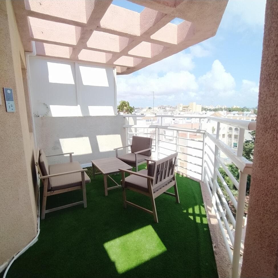 Newly renovated and ready to move into, this apartment boasts an unbeatable location just minutes from the Cura and Los Locos beaches.This modern and cozy home features 119 m², 2 bedrooms, and 2 full bathrooms. The French-style kitchen is open to the living-dining room, providing a spacious and bright space, ideal for relaxing after a day of work. Air conditioning is available in the living room and leads out to a large terrace with unobstructed views. The master bedroom is located on the ground floor with a ceiling fan and access to the terrace, and a full bathroom with a shower.On the first floor, there is a beautiful solarium, a full bathroom, and a large double bedroom with air conditioning.There is also a lovely terrace that you can enjoy year-round.Located in a quiet and well-connected area, you'll have all the amenities at your fingertips: supermarkets, pharmacies, restaurants, and an emergency center, as well as easy public parking. This home is ideal for those looking for a home with the tranquility and comfort they deserve. Don't miss this opportunity to live in an apartment that has everything you need to feel at home.YEAR BUILT 1990Property Tax €200/yearCommunity Fees €483.4/year