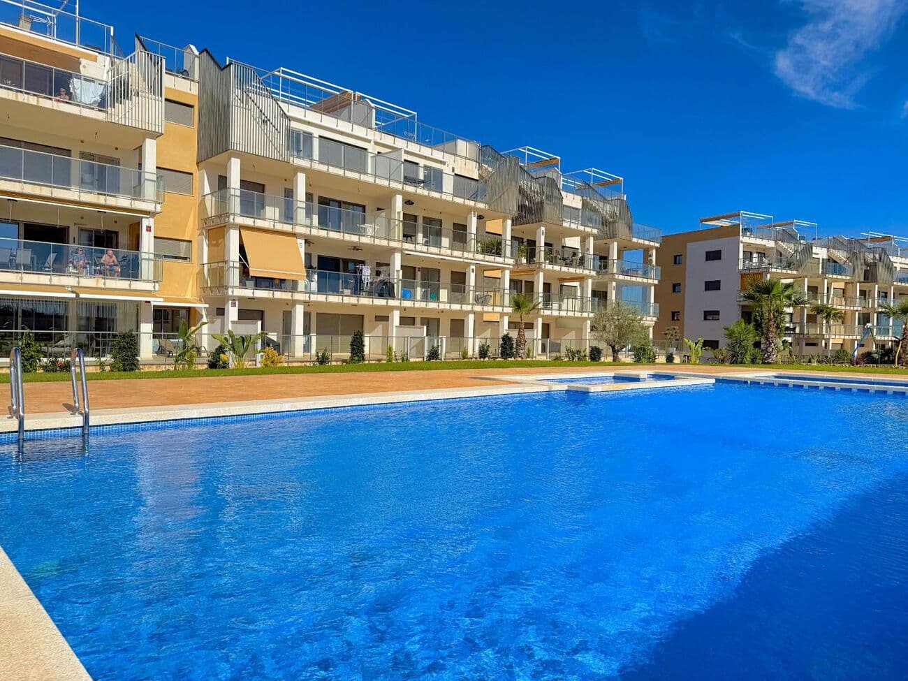 Great home next to the Zenia Boulevard shopping center and 5 minutes from the beach, golf courses, and the best yacht clubs, in one of the best residential areas in the Orihuela Costa (Alicante). The home is in like-new condition and has 3 very spacious bedrooms with built-in wardrobes, 2 full bathrooms (one of them enclosed in the master bedroom), a large living room with a modern open-plan kitchen, a laundry area, and a fantastic 56-square-meter terrace, perfect for enjoying any time of year.Sold with a storage room and parking space included in the same price. The residential complex also boasts fantastic green areas, 3 swimming pools (one of which is closed for summer/winter use), and 2 jacuzzis. A home made for enjoying the space and sunshine in a peaceful setting with all amenities nearby.