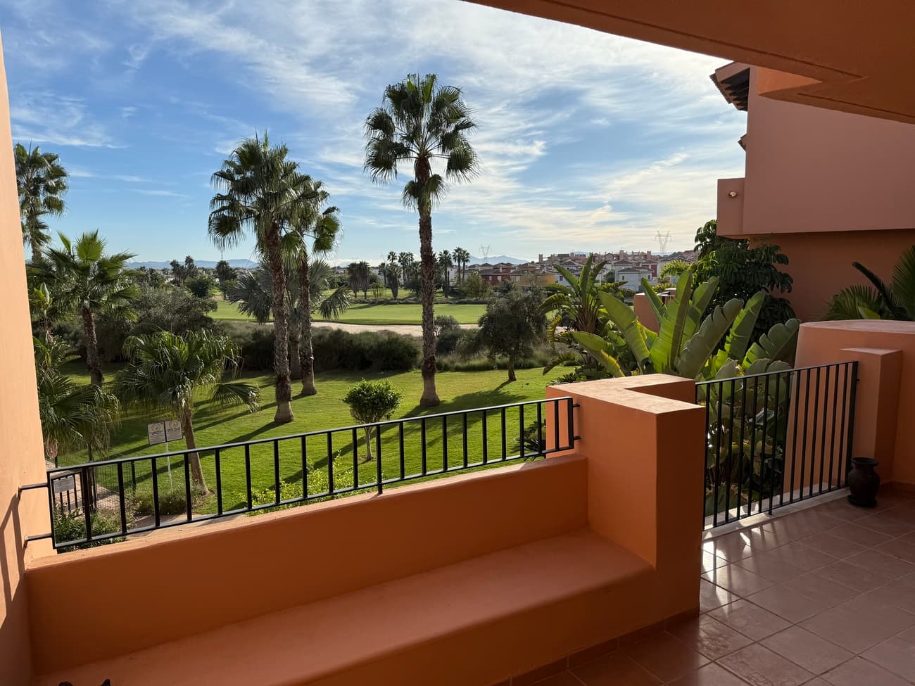 Spacious 3-bedroom, 2-bathroom apartment in the heart of the Mar Menor golf resort, overlooking the communal pool and the 16th hole of the golf course.This charming first-floor apartment features three spacious bedrooms and two well-appointed bathrooms. The master bedroom has an en-suite bathroom and access to the main terrace. The other two bedrooms have their own very spacious terraces and share the second bathroom. Furthermore, the fitted wardrobes in the bedrooms provide excellent storage space.The modernized kitchen is fully furnished and equipped with appliances, including a ceramic hob, oven, dishwasher, washing machine, fridge/freezer, and extractor hood.The bright and inviting living/dining room offers direct access to a terrace where you can relax and enjoy the Mediterranean climate.The property is sold furnished and is in immaculate condition. The property has been modernized over the years with updated bathrooms, a new boiler, and air conditioning. You don't have to worry about parking, as a private underground parking space is included in the price. This apartment is a unique opportunity you won't want to miss. Come visit and fall in love with your new home!