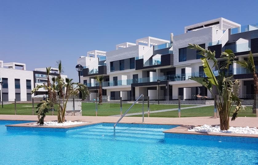 Located in one of the most sought-after neighbourhoods of Guardamar del Segura, this bright 75 m² apartment is ready to move into. Situated on the first floor and facing south, it offers excellent ventilation and natural light throughout the day. The property has 2 spacious bedrooms with fitted wardrobes and 2 full bathrooms. The open-plan kitchen seamlessly connects to the living-dining room, creating a modern and functional space. It is fully furnished and equipped with appliances, air conditioning, infrared heating panels and designed for comfort. Enjoy a large terrace of approximately 20 m², ideal for relaxing or dining outdoors. The complex has a communal swimming pool, wellness area and gardens, perfect for warm days, and a private underground parking space included in the price. Highlights:Only a 5-minute drive from the beach1 private parking spaceCommunal swimming poolAir conditioningFully furnished and equipped with kitchen appliancesSouth-facing terraceStorage room Close to recreational areas (5 min), golf courses (10 min) and the airport (40 min) An excellent opportunity to enjoy the Mediterranean lifestyle, both as a permanent home and as a holiday investment. Contact us today to book your viewing!