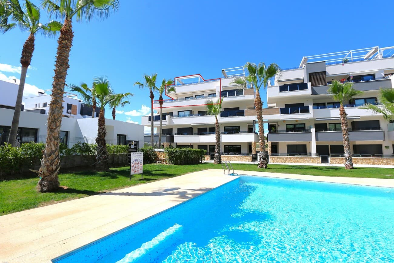 Stunning Penthouse in Los Altos with Private Lift, Double Garage & JacuzziDiscover this exceptionally bright penthouse on the top floor of a modern complex in Los Altos (Orihuela-Costa). Here you’ll enjoy space, privacy, and pure luxury.Private Lift & Double GarageFrom your secure double garage, your private lift takes you directly to your front door — the ultimate comfort and exclusivity.Spacious & BrightThis penthouse offers 3 generous bedrooms and 2 elegant bathrooms. The open-plan living room and kitchen form the heart of the home — ideal for relaxing or entertaining friends and family.Impressive Outdoor LivingThe highlight is the south-facing rooftop terrace of 91 m², partly covered and equipped with sunshades. Enjoy year-round sunshine, breathtaking views, and your very own jacuzzi!There’s also a 74 m² balcony, perfect for breakfast in the morning sun or dinner at sunset.Luxury Master SuiteThe master bedroom features an en-suite bathroom with walk-in shower. The other bedrooms share a second bathroom and include plenty of storage space.Fully FurnishedSold completely furnished – move-in ready! Just bring your suitcase and start enjoying your new home.A unique opportunity for those seeking comfort, luxury, and sunshine on the Costa Blanca.Come and experience it for yourself – this penthouse truly has it all!