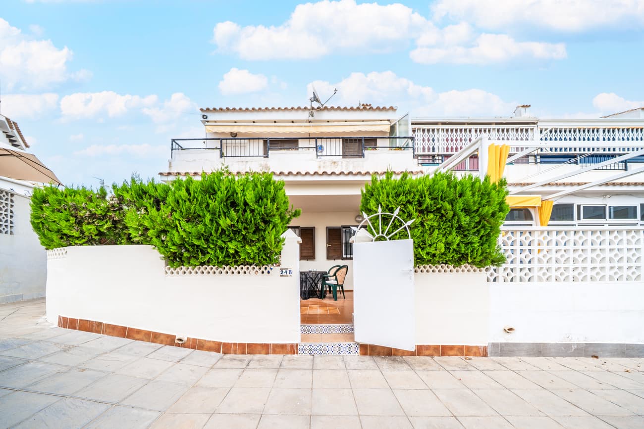 Welcome to your cozy coastal retreat! This charming ground floor bungalow is located in the desirable La Mata region, offering the perfect blend of comfort and convenience. Just a short walk from the pristine beaches, you can enjoy a seaside lifestyle every day.This home has been thoughtfully renovated to provide a comfortable and modern living space. It features two bright bedrooms and one stylish bathroom, making it an ideal size for a small family, a couple, or as a peaceful getaway.Step outside to discover your own private oasis with not one, but two private gardens, perfect for enjoying the Mediterranean sun, al fresco dining, or cultivating your own little garden. As a resident, you'll also have access to a sparkling community pool, providing a refreshing escape on warm days.This bungalow is more than just a house; it's a comfortable home in a fantastic location. Don't miss the opportunity to own a piece of paradise in La Mata!