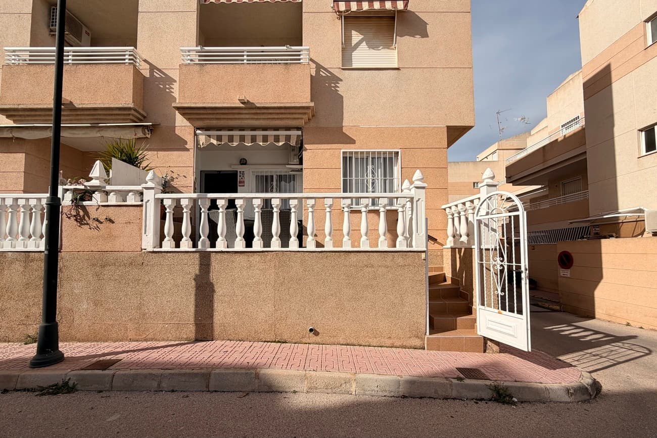 COMFORTABLE, FULLY RENOVATED APARTMENT LOCATED IN THE QUIET RESIDENTIAL COMPLEX URBANIZACIÓN CALAS BLANCAS III IN TORREVIEJA.terrace | communal pool | raised ground floor | renovated in 2024✨ KEY FEATURES OF THE PROPERTY:usable area: 47.54 m²terrace: approx. 10 m²raised ground floor – private entrancebuilding constructed in 1999fully renovated in 20242 bedrooms, 1 bathroomcommunal pool available all year roundquiet, well-maintained residential complexinstalled alarm system‼️ READY TO MOVE IN IMMEDIATELY!The apartment is sold fully furnished (excluding the TV and outdoor furniture)✅ EQUIPMENT: washing machine, dishwasher, oven, fridge, ceramic hob, air conditioning✅ LAYOUT AND STANDARD:living roomspacious kitchen with dining areamain bedroom - large double bed and built-in furnituresecond bedroom / home office - with sofa bed and built-in wardrobemodern, bight bathroom with walk in showerpractical utility gallery - with washing machine, boiler and storage space☀️ TERRACE AND ORIENTATION:terrace and main bedroom with east-facing orientation - for morning suncomfortable conditions in summer, without overheating during the dayperfect spot for morning coffee and relaxation ✅ LOCATION – TORREVIEJA, CALAS BLANCAS III:In the immidiate vicinity there is a park, CEIP primary school, Centro de Salud La Loma, pharmacy, local bars, shops, gym and bus stops.The city centre is approx. 15-20 minutes on foot, while the beach and promenade (including Playa del Cura) are about 20 minutes' walk away.CONTACT US FOR MORE INFORMATION OR TO ARRANGE A VIEWING.