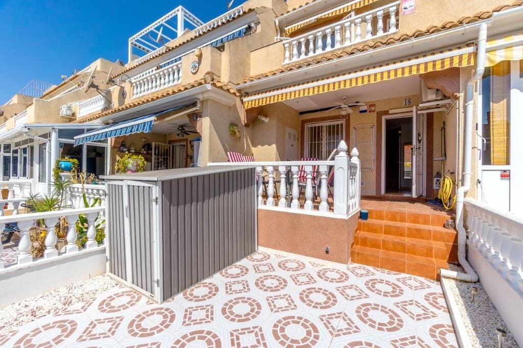 La Siesta/ El Chaparral- Great townhouse with garden, several terraces and nice views. Community pool area.This nice townhouse is 111 m2 over 3 levels.There is a nice tiled garden and a terrace with a storage room before you enter the living room with fireplace, kitchen with access to a patio and a guest toilet.On the second floor there are 2 bedrooms, one with access to a terrace, and a bathroom.On the top floor there is a bedroom and a large roof terrace with beautiful views.The home is sold furnished, with appliances and air conditioning.Something worth mentioning is that a new air conditioner has been installed in the small bedroom, a new water heater, a new fridge/freezer and a new stove. There is also central heating that runs on gas.There is a nice communal pool area in the urbanization.Price: 155,000 euros + costsFacts:3 bedrooms1 bathroom1 toiletStoragePatioFurnishedAir conditioningWhite goodsCommunal poolSun exposure: SoutheastYear of construction 1996Area: 111.11 m2Garden: 24.24 m2Energy certificate: G, consumption 247, emissions 51Property tax: 167.87 euros per yearGarbage fee: 61.34 euros per yearCommunity expenses: 326.22 euros per year