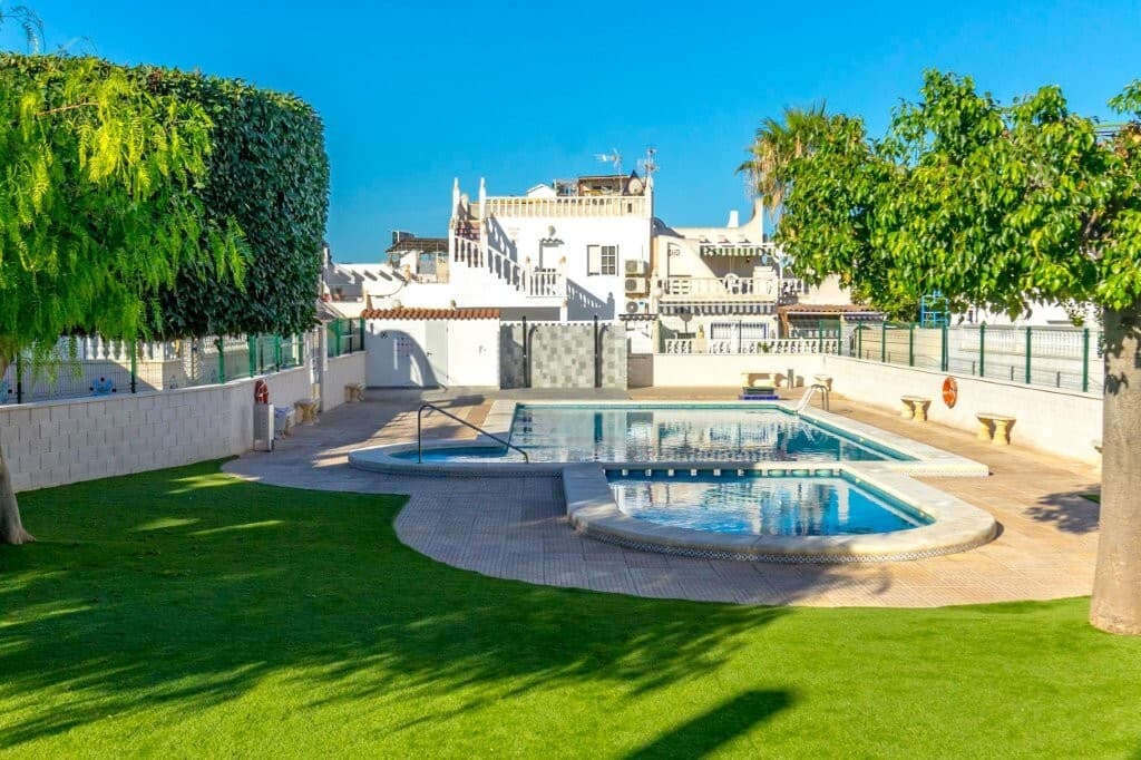 Torrevieja – Partly renovated penthouse apartment with large rooftop terrace and communal pool areaWelcome to a charming and partly renovated penthouse apartment in the popular Urbanización Doña Inés!<br />Here you will find a bright and practical home with a large private rooftop terrace, lovely views, and access to two attractive communal pool areas.This is the perfect property as a holiday home, investment, or for anyone looking for an easy and comfortable lifestyle in the sun.LocationThe property is located in a well-established area just outside Torrevieja town centre, close to the beautiful nature reserves and salt lakes of Salinas de Torrevieja.The area offers:Restaurants, shops, and bars nearby Close proximity to the Norwegian Seamen’s Church Water park, cinema, and bowling Excellent walking and recreational areas Good bus connections to the town centreThe popular Habaneras shopping centre and Carrefour are only 500 metres from the property.<br />Torrevieja town centre, the Mediterranean Sea, and Playa del Acequión beach are approx. 2.5 km away.The special microclimate created by the salt lakes makes the area highly attractive and well known for its healthy surroundings.The PropertyThe apartment has a built area of approx. 36.55 m² and feels bright and welcoming.The property includes:Terrace at the entrance Bright living room Nice kitchen Spacious bedroom Modern bathroomFrom the terrace, stairs lead up to the large private rooftop terrace of approx. 23 m².Here you can enjoy:Lovely views of the surrounding area and the salt lakes Excellent sun conditions Perfect surroundings for relaxation and social gatheringsThe property is sold fully furnished and includes white goods and air conditioning.Communal AreasThe urbanisation is gated and well maintained, featuring:2 attractive communal pool areas Green and pleasant outdoor spaces Key Features Apartment Built area: approx. 36.55 m² 1 bedroom 1 bathroom Rooftop terrace of approx. 23 m² Furnished Air conditioning White goods included 2 communal pool areas Year of construction: 1991 Energy rating: G Financial InformationPrice: €115,000 + costsWhen purchasing a resale property in this region, you should expect approx. 10% transfer tax (ITP) of the purchase price (from June 1st: 9%).In addition, the following costs apply:Notary fees Land registry fees New utility contracts (water and electricity) Administrative costsThese are typically estimated at approx. €2,000 – €4,000.Property tax (IBI): approx. €110 per year<br />Community fees: approx. €510 per yearSummaryA cosy and move-in-ready penthouse apartment with a large private rooftop terrace and an excellent location close to the salt lakes, shopping, and the town centre.Perfect for anyone looking for an affordable property with great outdoor spaces and easy access to everything Torrevieja has to offer.Contact us for a viewing or more information!