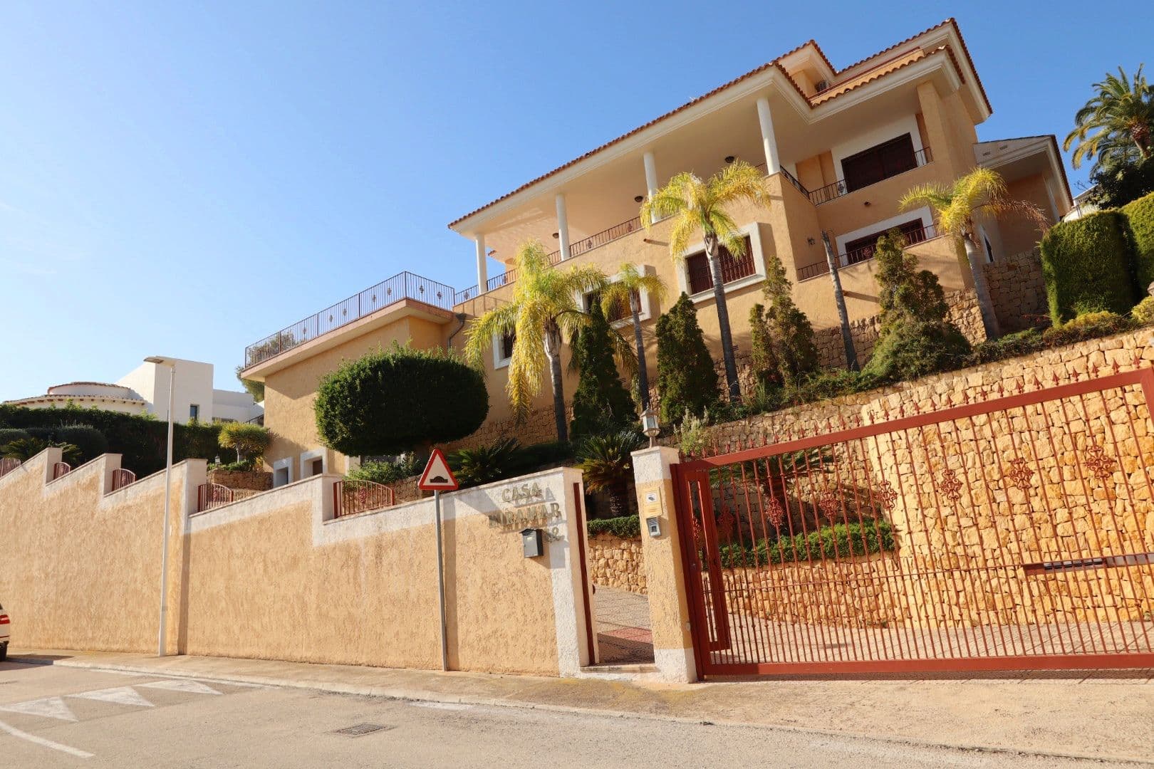 Located in one of the most prestigious areas of Altea, this spectacular villa offers the perfect balance of luxury, comfort and unparalleled views of the Mediterranean Sea. With a huge constructed area of 630 m² on a plot of 1,208 m², this property has been designed to take full advantage of its surroundings, natural light and spacious spaces.  Main features of the property- Bedrooms: 5 spacious bedrooms, including a master bedroom with dressing room and en-suite bathroom.  - Bathrooms: 6 bathrooms, designed with modern and high quality finishes.  - Private pool: A beautiful pool surrounded by a large terrace, perfect for enjoying the Mediterranean climate.  - Additional spaces: Glazed outdoor kitchen with separate oven, wine cellar and an additional room ideal to use as a guest apartment, gym or office.  Layout:- Main floor: Includes an elegant living room with access to the terrace, an independent fully equipped kitchen, the master bedroom with en suite bathroom, and a guest toilet. All rooms on this floor offer sea views and direct access to the pool terrace.  - Upper floor: Four bedrooms, two bathrooms, a sitting area and access to a terrace with breathtaking views.  - Lower floor: A garage with capacity for at least 6 vehicles, a washing room, a wine cellar and a separate room with private bathroom and terrace.  Equipment:  This villa has the best amenities to ensure maximum comfort:   - Hot water radiators.  - Integrated music system throughout the house.  - Alarm system with electric gate.  - Private garage with capacity for at least 6 cars and ample storage space.  Privileged location: Just a few minutes from the center of Altea and with excellent access to the N332 and AP7, this property is close to Altea La Vella, Mascarat and Altea Hills. The area offers an exceptional quality of life, surrounded by nature, exclusive services, boutiques and the famous blue dome church, the symbol of Altea. Moreover, Benidorm is just 10 km away and Alicante airport is 60 km away.  Discover a unique home that combines design, exclusivity and an incomparable environment. Request more information or arrange a visit to see this dream villa!