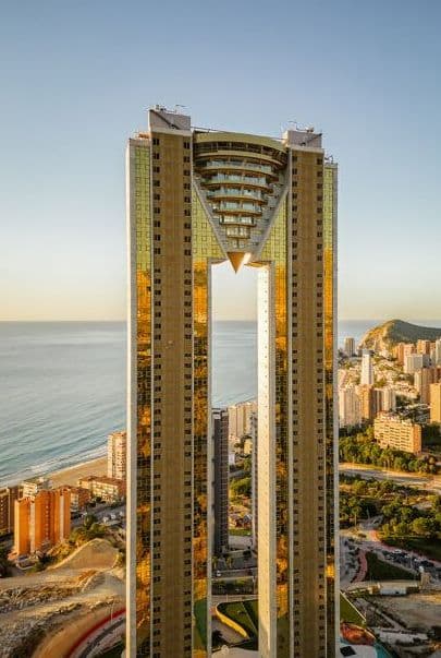 Discover a unique opportunity to live or invest in one of the most outstanding apartments in the iconic Intempo building on Ponente beach in Benidorm.With 95m² of usable space (of which 130m² are occupied by living areas, including common areas), this apartment has been meticulously renovated and finished to the highest standard.The layout includes two spacious bedrooms, one master with an en-suite bathroom and direct views of the Mediterranean Sea, and another with views of the majestic mountains, as well as a living-dining room with an open-plan kitchen that opens to a private terrace of 23m² with panoramic views of the sea and the Benidorm skyline.The kitchen is fully equipped with modern appliances and solid countertops. The bedrooms have built-in wardrobes, and comfort is ensured all year round with double glazing, individual air conditioning, and low-energy heat pump.The apartment is sold completely ready to move in, including an underground parking space and a storage room.Residents of Intempo can enjoy over 6500 m² of exclusive common areas that include:- The Club on the 46th floor with an infinity hot tub, panoramic gym, massage rooms, and sauna.- Terrace on the 47th floor with spectacular views of the bay.- Pools, gardens, private restaurant, children's area, spa, Fresh Bar, and sky bar.- Universal Wi-Fi throughout the building, modern security system, and 8 high-speed elevators.